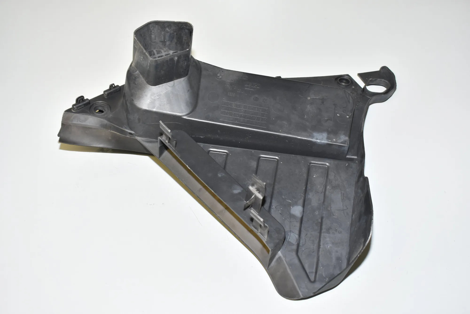 Front Wiper Cowl Trim – OEM 64316987607 · BMW 5 Gran Turismo (F07) 530 d 2010 – 3