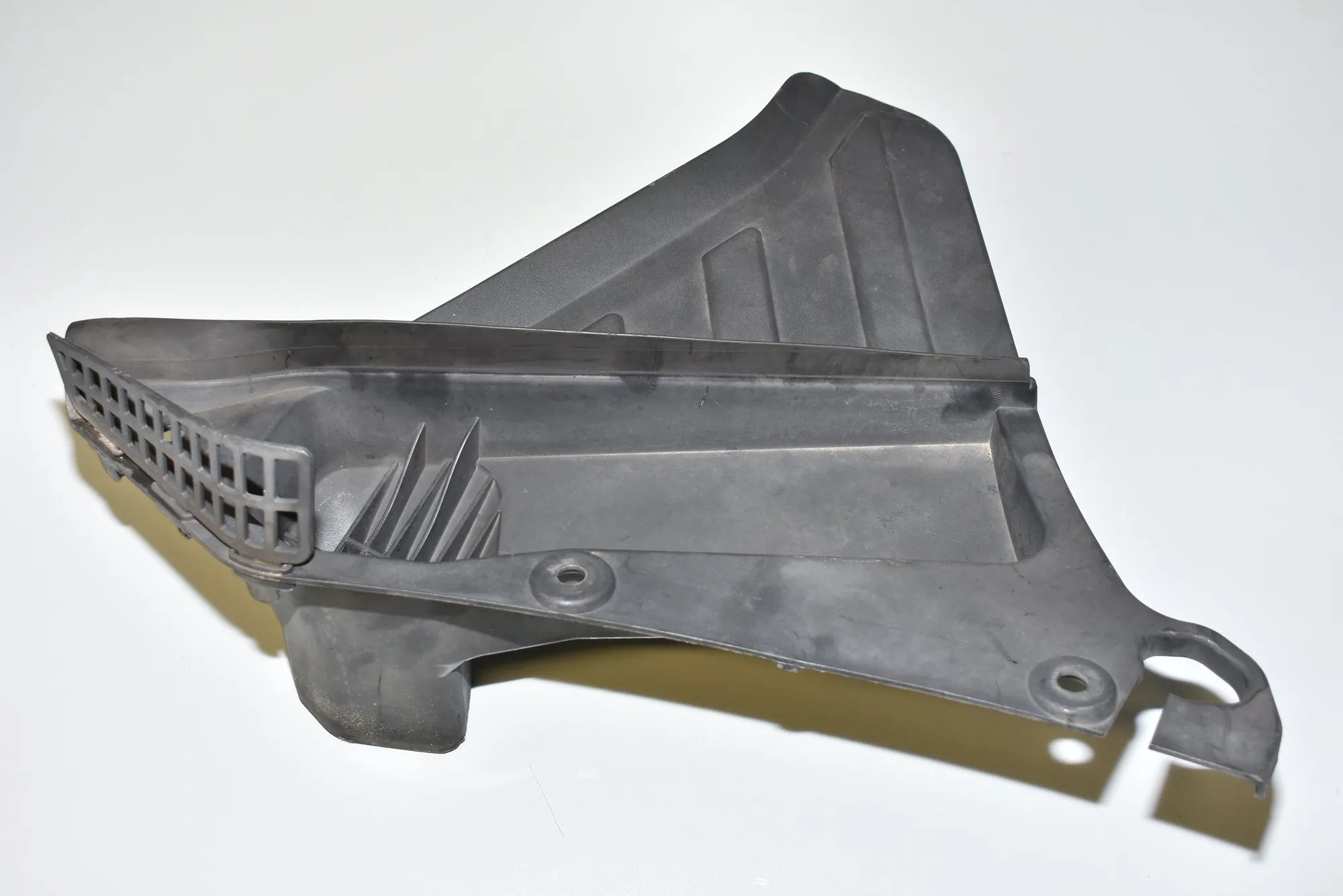 Front Wiper Cowl Trim – OEM 64316987607 · BMW 5 Gran Turismo (F07) 530 d 2010
