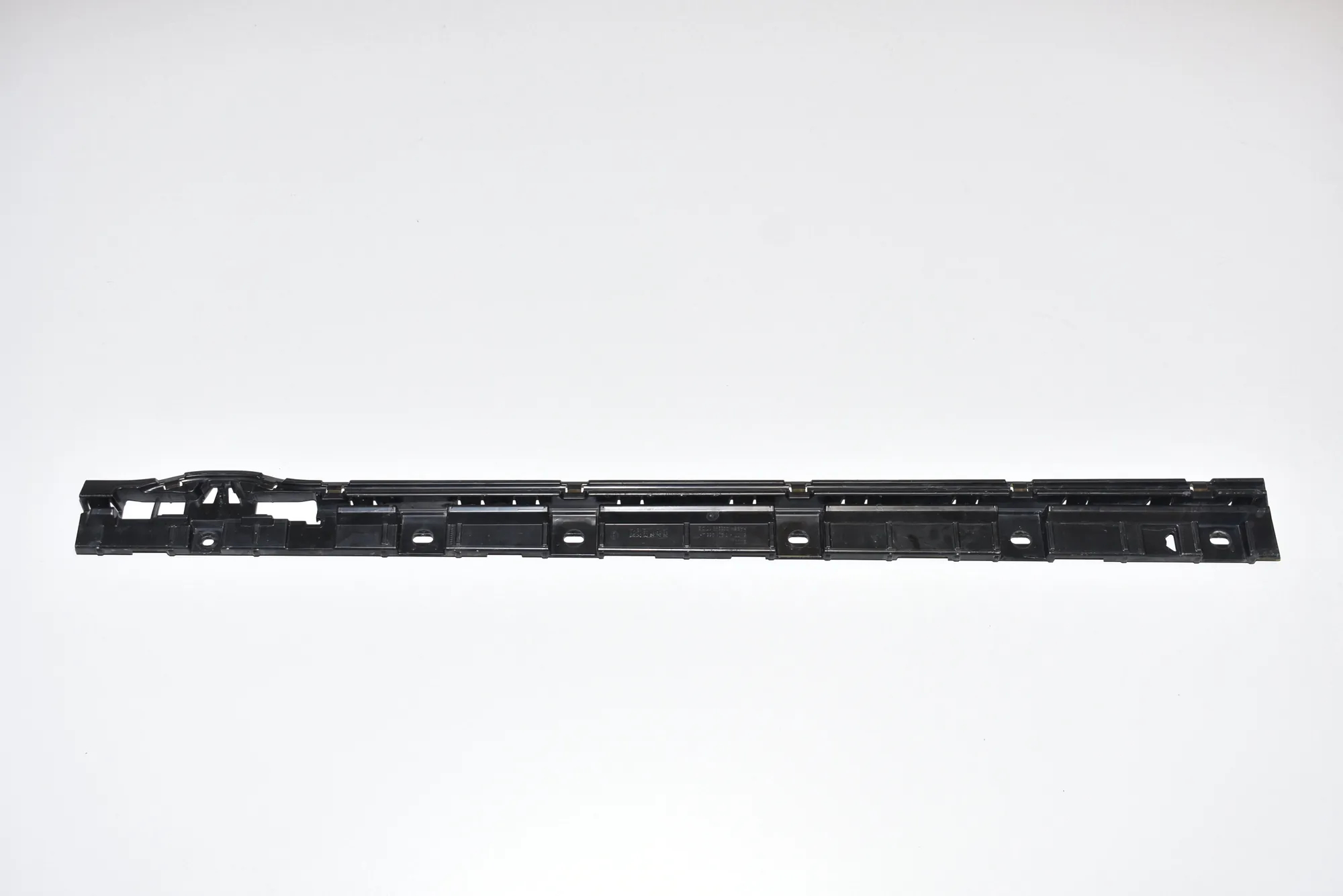 Front Left Side Sideskirt Holder – OEM 7201255 · BMW 5 Gran Turismo (F07) 530 d 2010 – 2