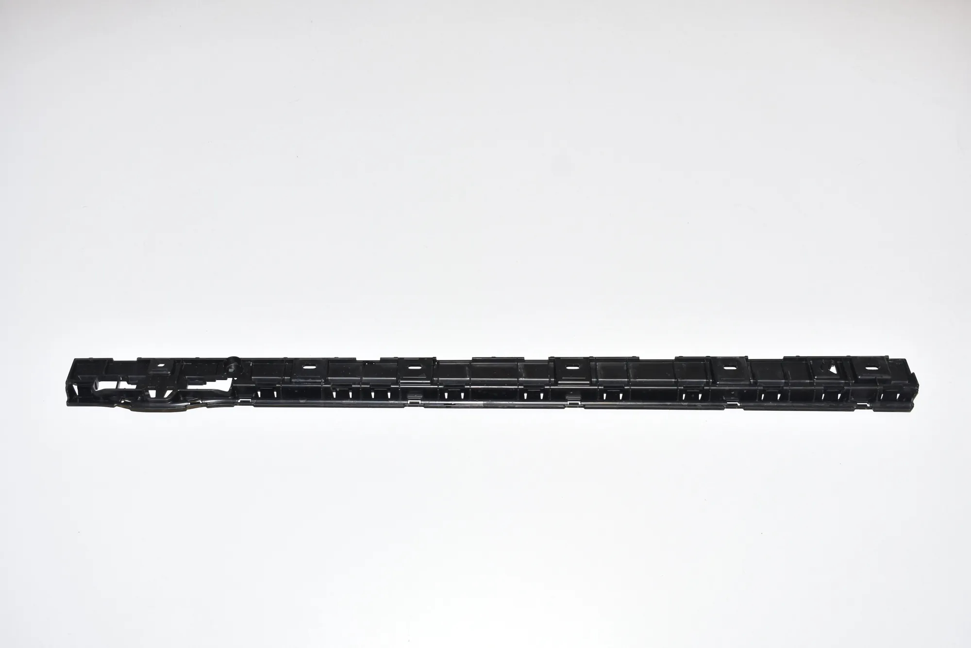 Front Left Side Sideskirt Holder – OEM 7201255 · BMW 5 Gran Turismo (F07) 530 d 2010 – 3