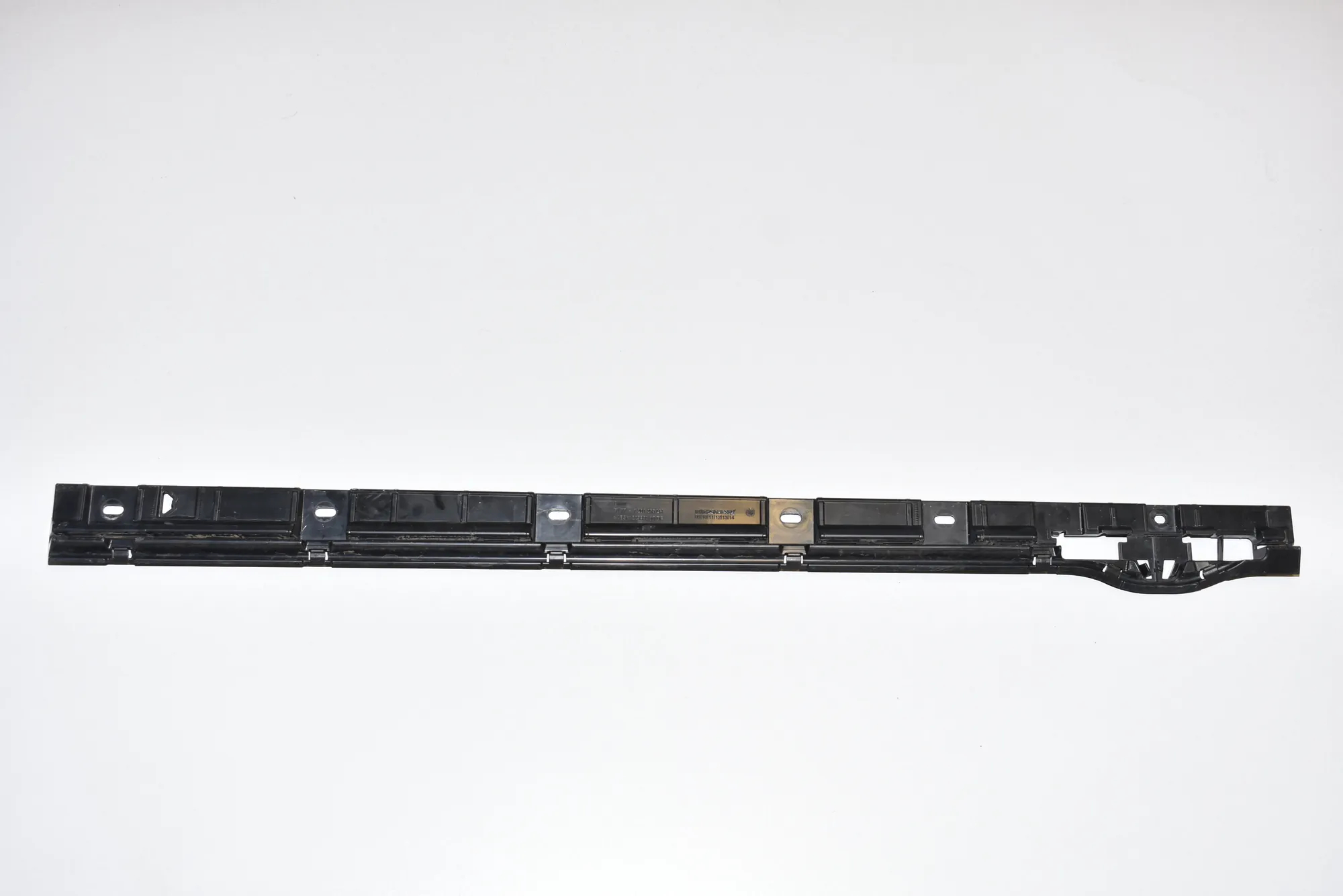 Front Left Side Sideskirt Holder – OEM 7201255 · BMW 5 Gran Turismo (F07) 530 d 2010
