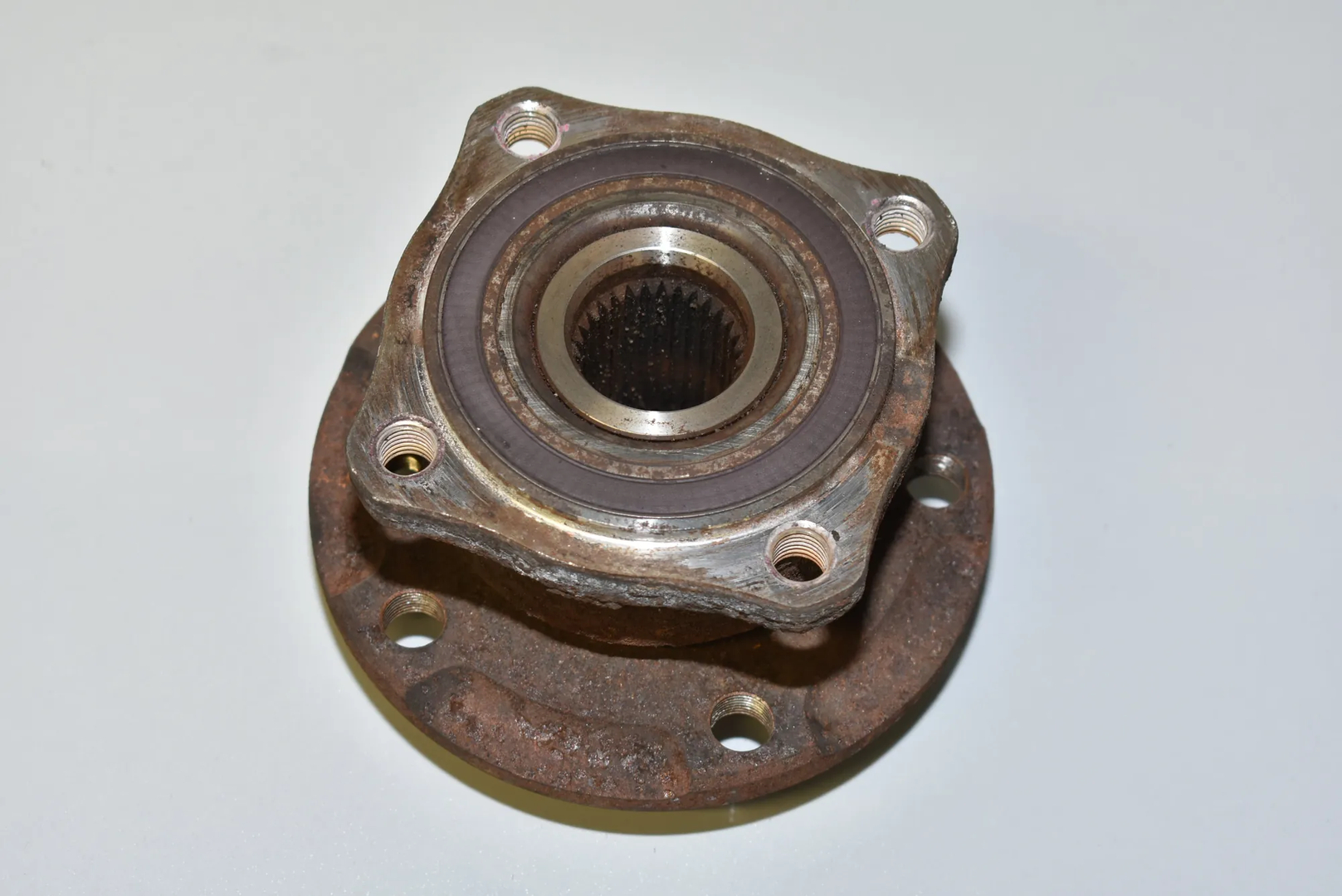 Rear Right Wheel Bearing – OEM 33006867806 · BMW 5 Touring (F11) 520 d 2010 – 3