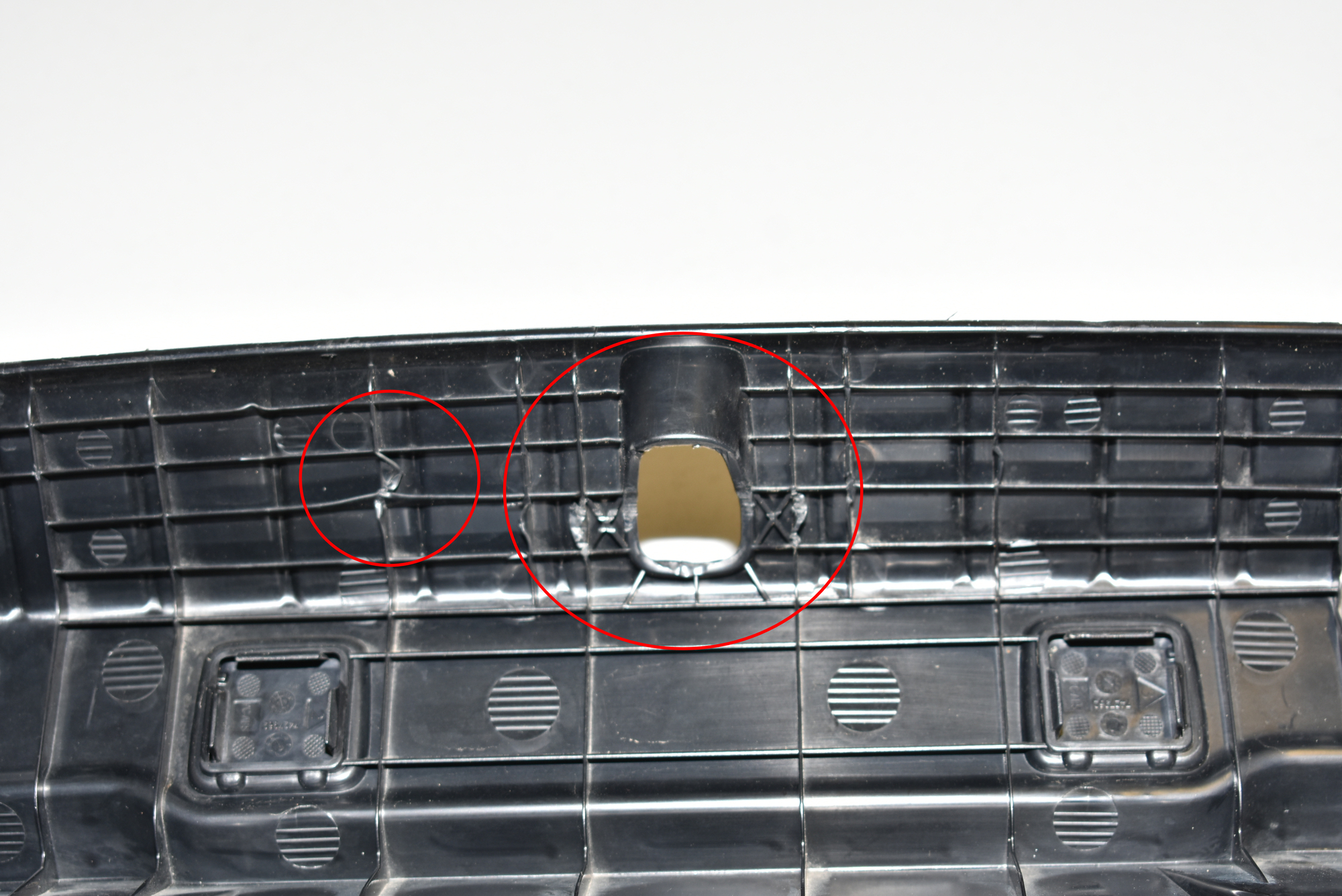 Tailgate Bootlid Trim – OEM 51477376660 · BMW 7 (G11, G12) BMW 7 (G11, G12) 745 Le Plug-in-Hybrid xDrive 2019 – 6