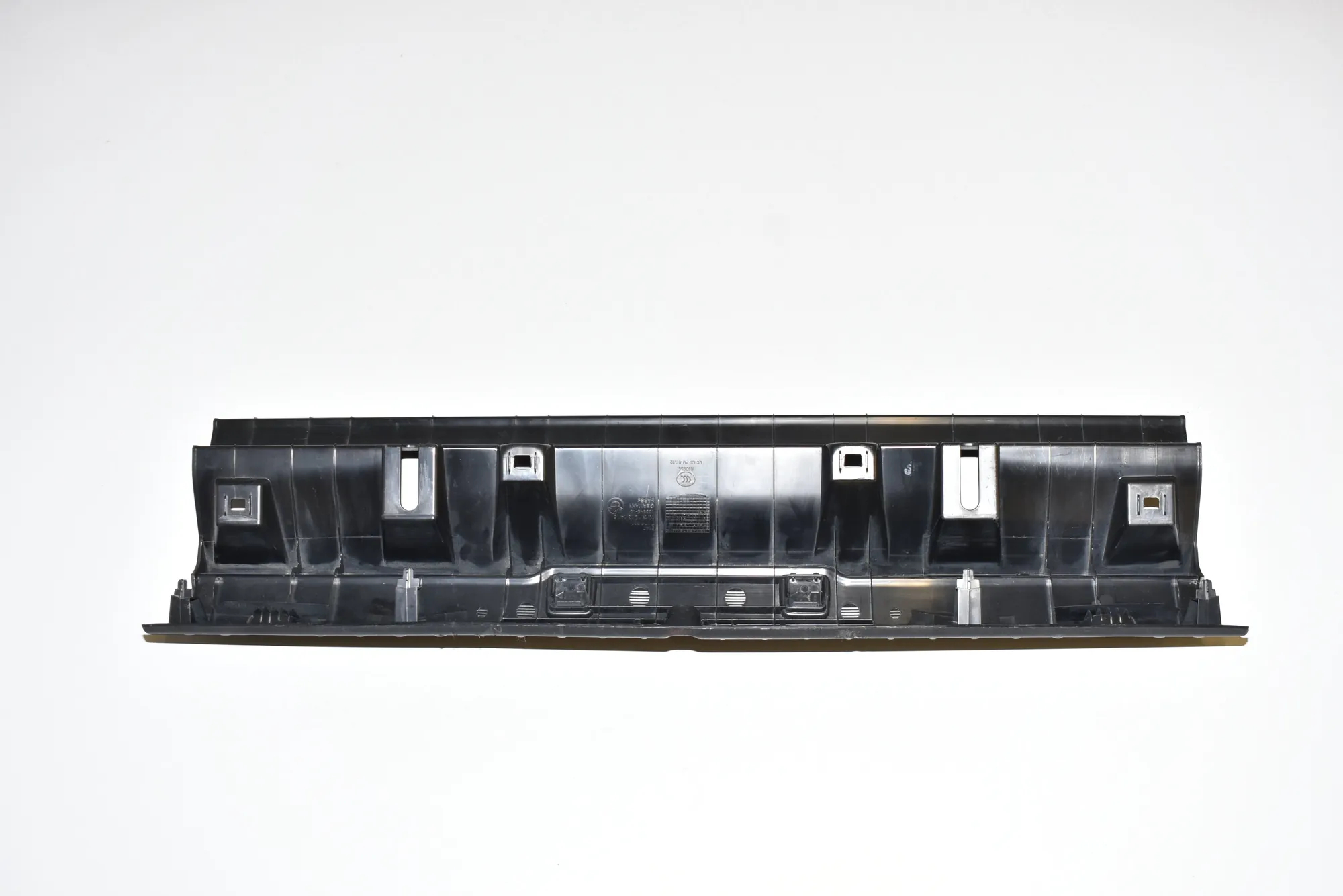 Tailgate Bootlid Trim – OEM 51477376660 · BMW 7 (G11, G12) BMW 7 (G11, G12) 745 Le Plug-in-Hybrid xDrive 2019 – 4