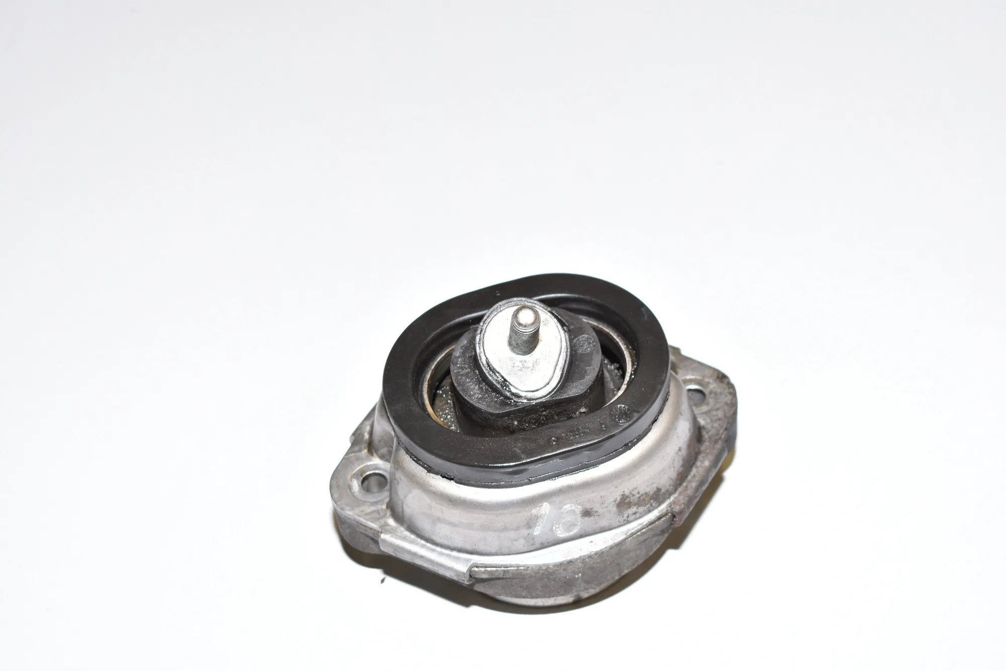 Right Side Engine Mount – OEM 22116758428 · BMW X5 (E53) 4.6 is 2003 – 5