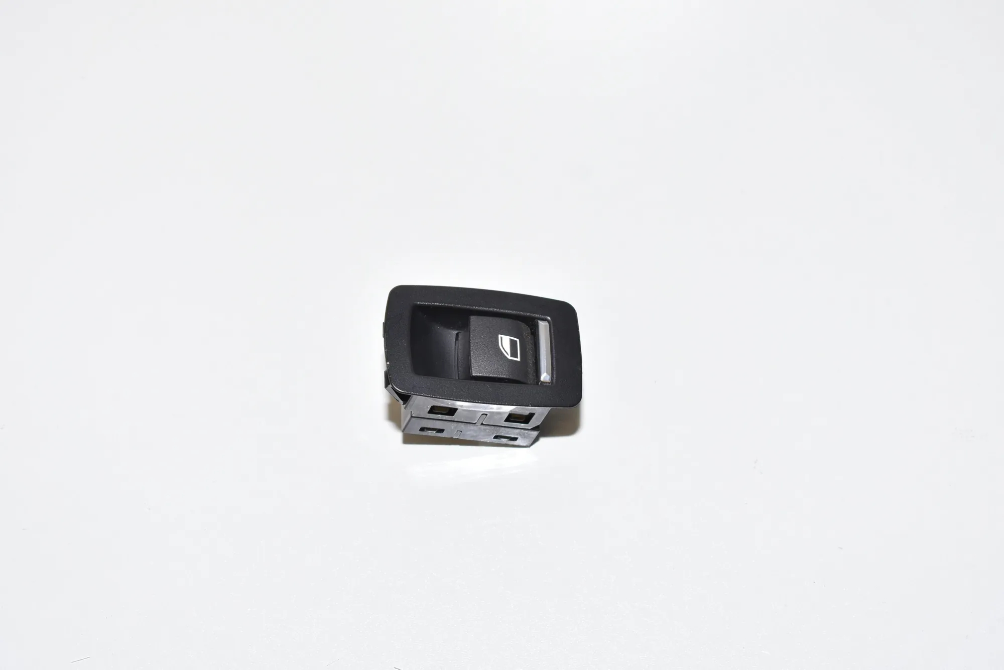 Front Right Door Window Switch – OEM 9361936 · BMW X3 (F25) xDrive 20 d 2013
