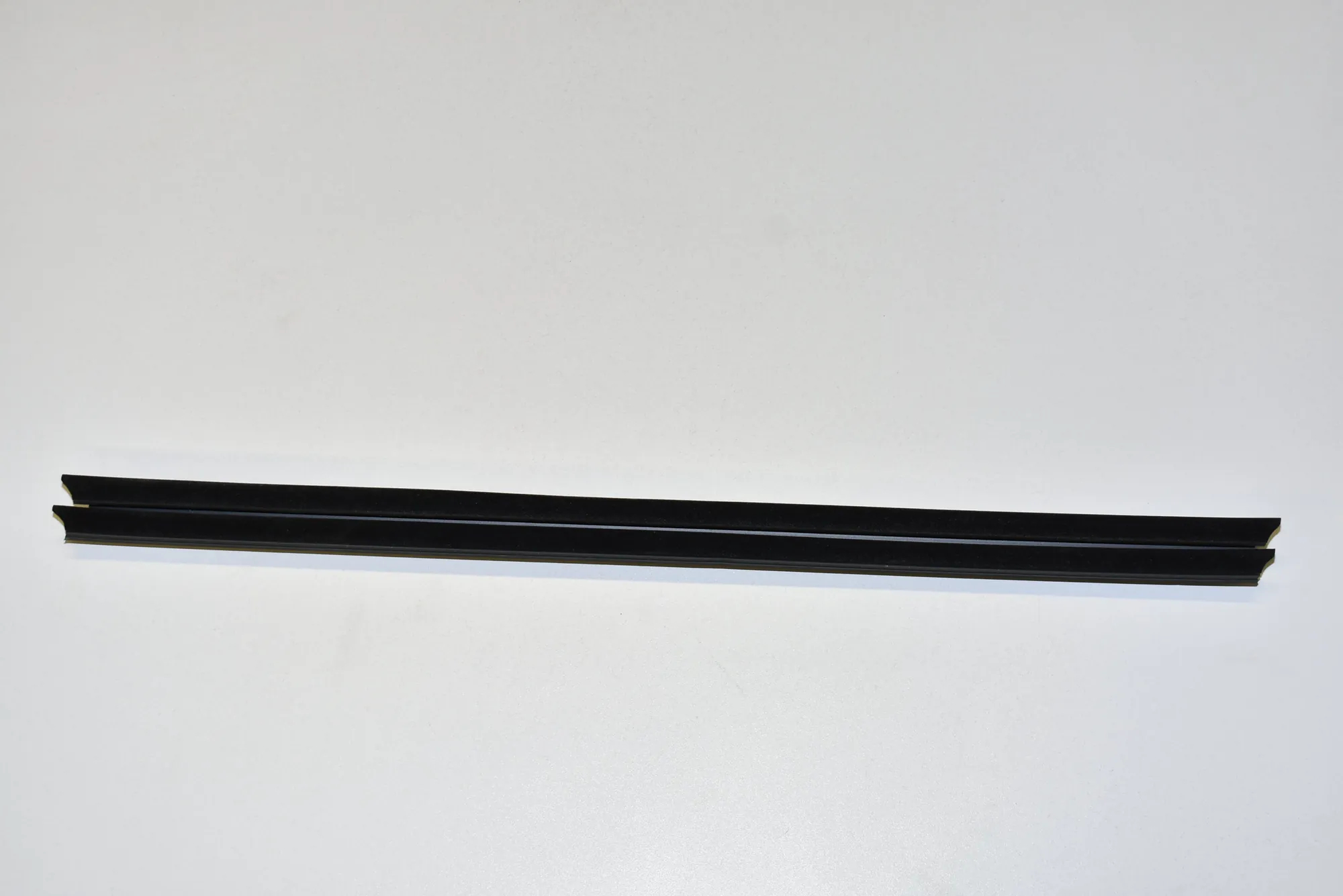 Rear Left Door Rubber Seal – OEM 51357336029 · BMW 7 (G11, G12) BMW 7 (G11, G12) 745 Le Plug-in-Hybrid xDrive 2020