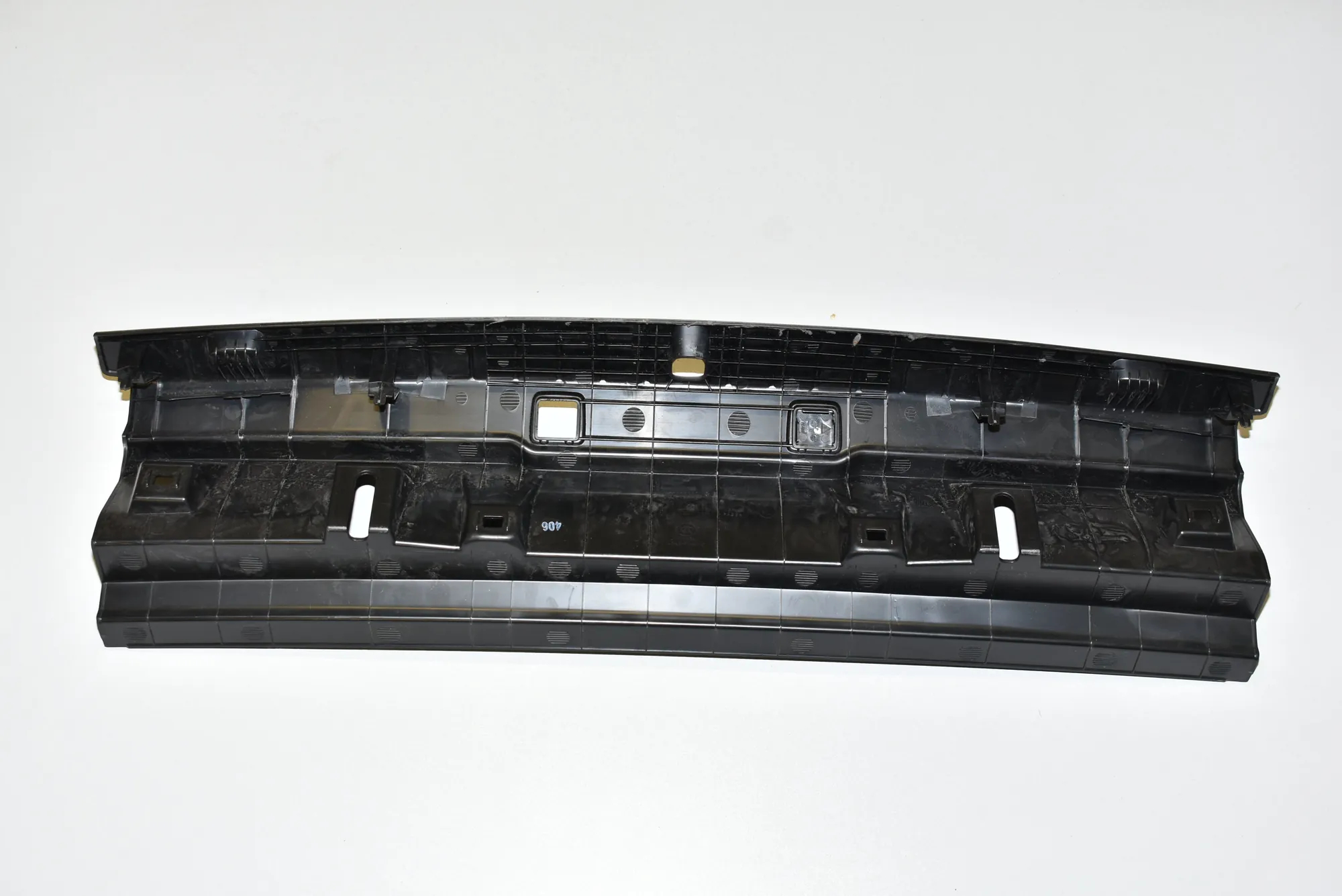 Trunk Boot Lock Trim – OEM 51477376660 · BMW 7 (G11, G12) BMW 7 (G11, G12) 745 Le Plug-in-Hybrid xDrive 2020 – 3