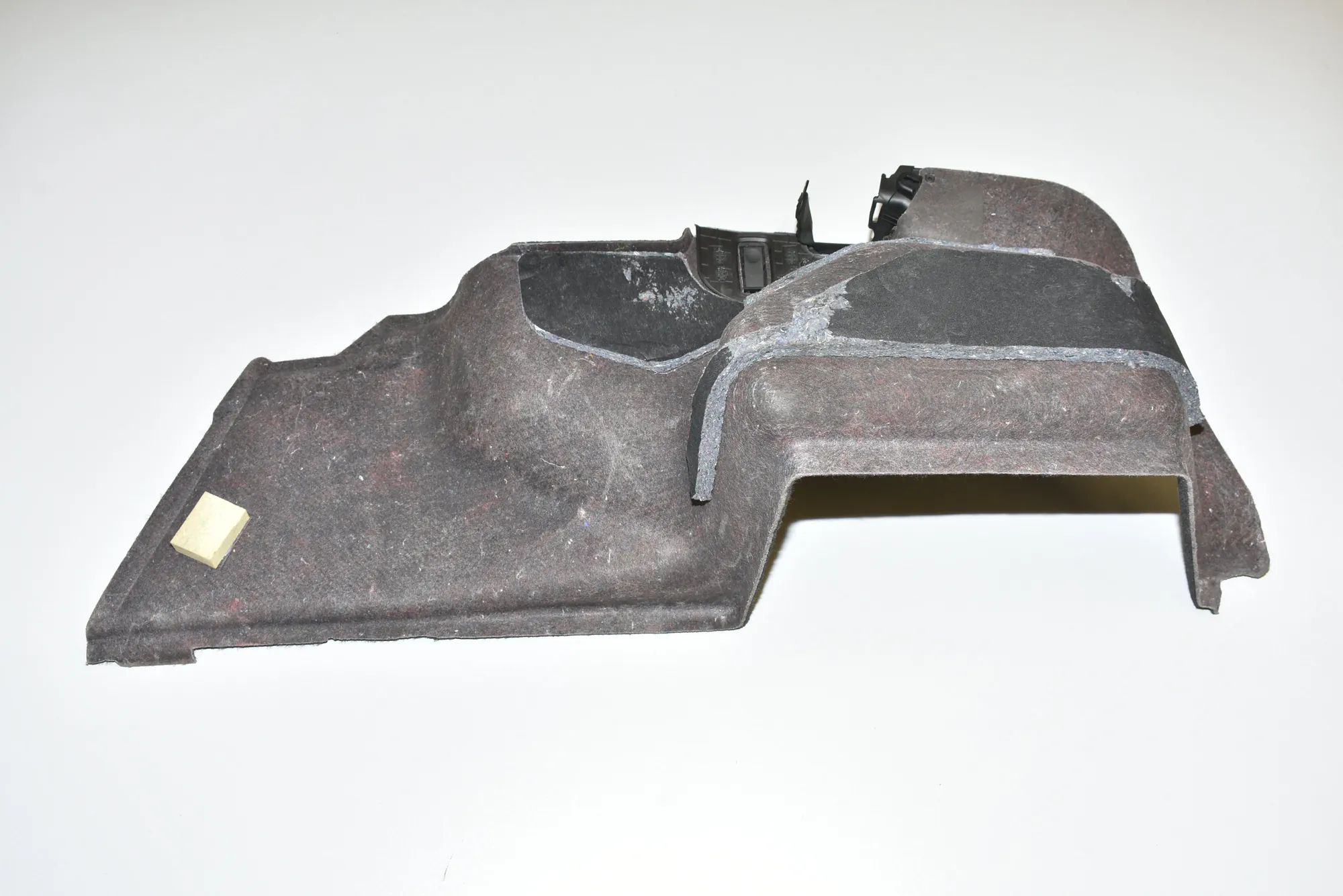 Left Side Trunk Trim – OEM 51477345609 · BMW 7 (G11, G12) BMW 7 (G11, G12) 745 Le Plug-in-Hybrid xDrive 2020 – 3