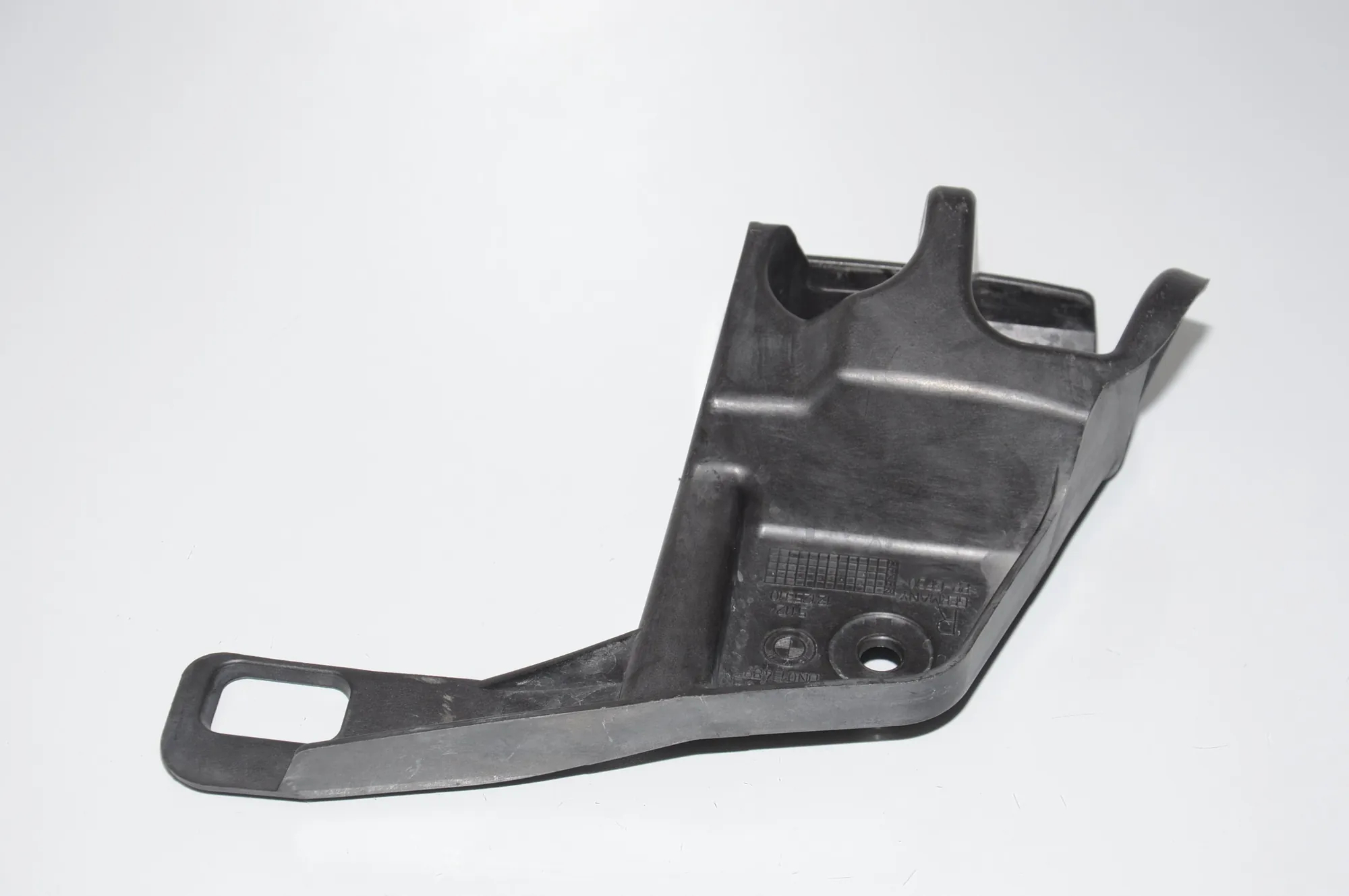 Rear Right Bumper Bracket – OEM 51123400956 · BMW X3 (E83) 3.0 i xDrive 2004 – 2