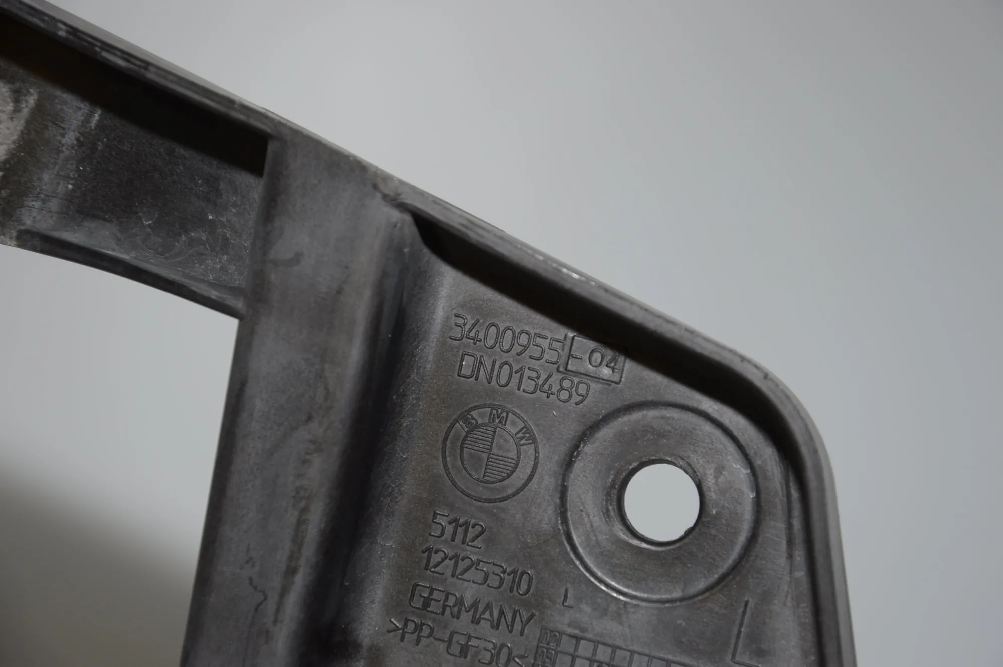 Rear Left Bumper Bracket – OEM 51123400955 · BMW X3 (E83) 3.0 i xDrive 2004 – 6