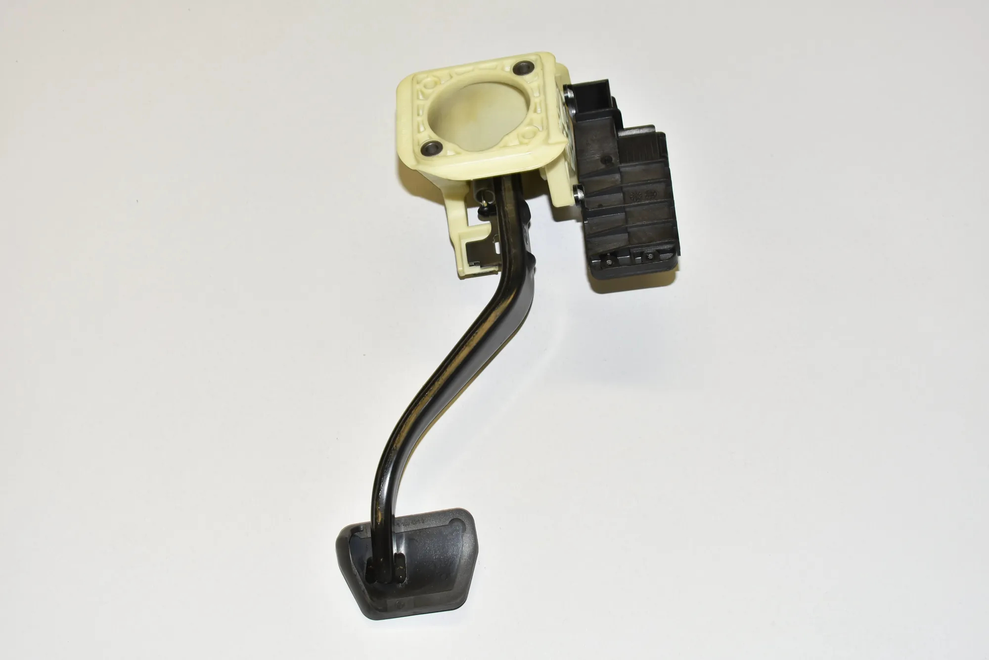 Brake Pedal – OEM 6775368 · BMW 5 Touring (F11) 520 d 2010 – 2