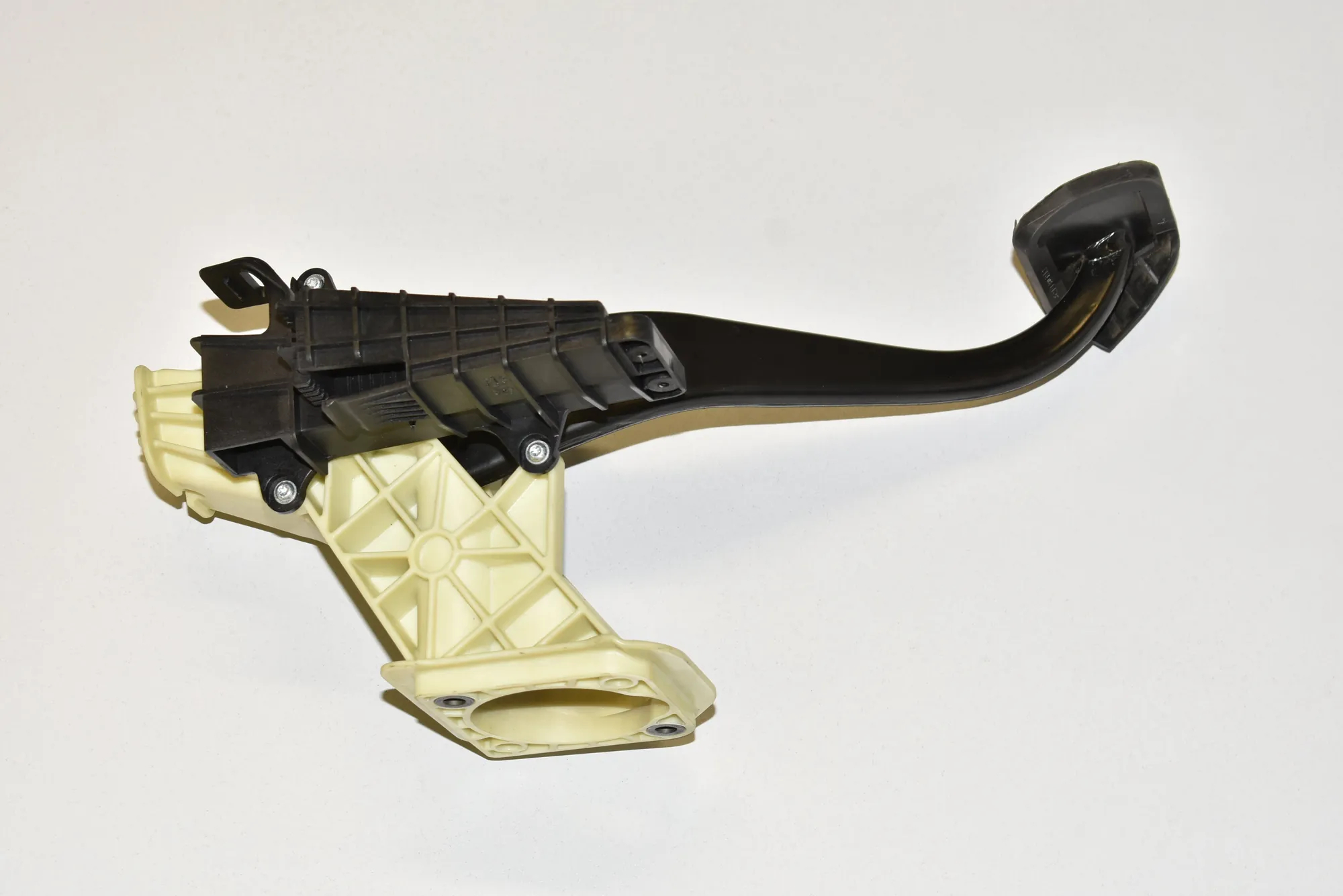 Brake Pedal – OEM 6775368 · BMW 5 Touring (F11) 520 d 2010 – 3