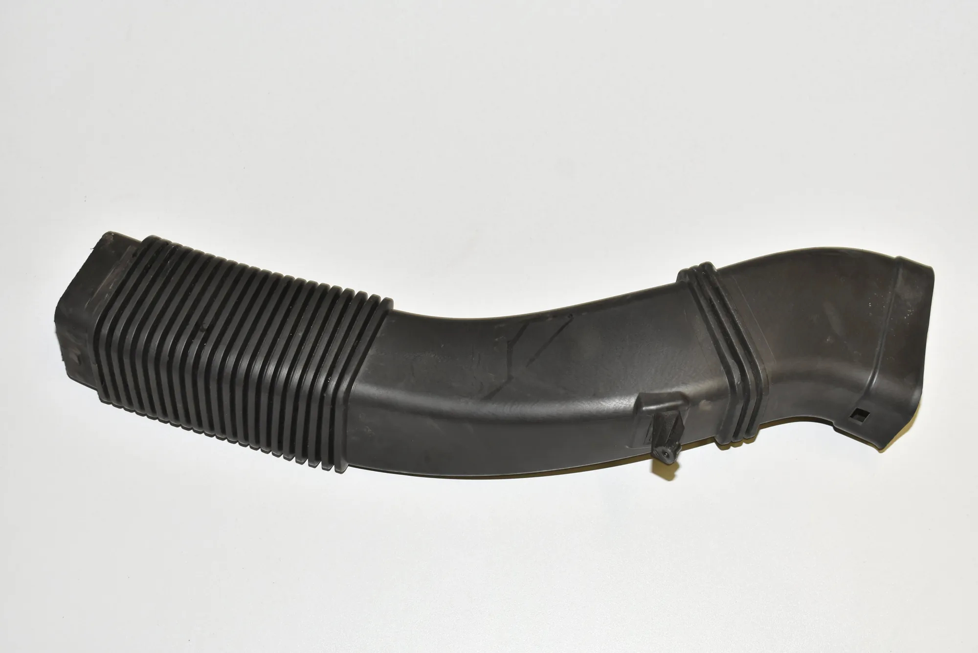 Air Intake Tube – OEM 13717811597 · BMW 5 Touring (F11) 520 d 2010 – 3