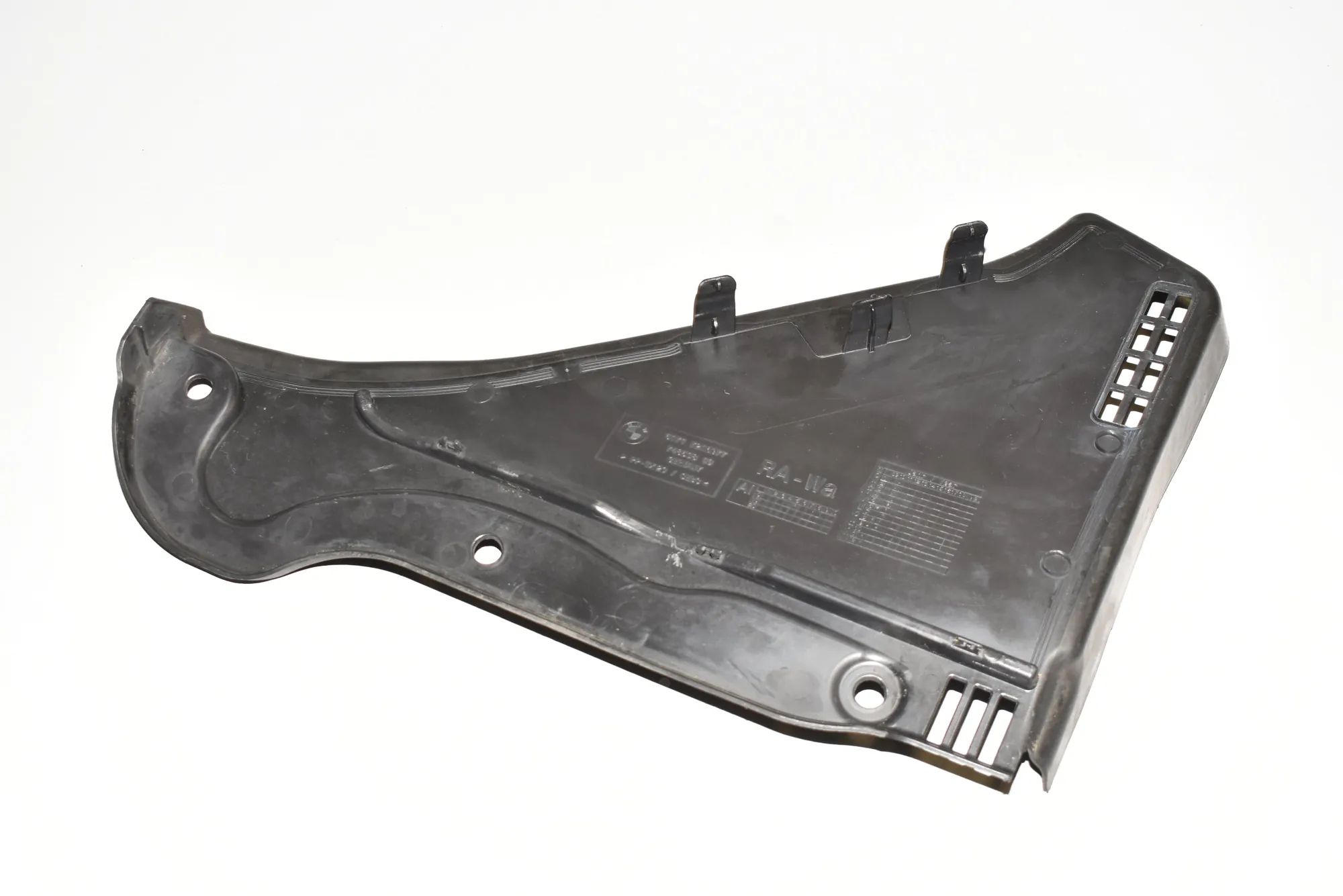 Front Wiper Cowl Trim – OEM 7216977 · BMW 5 Touring (F11) 520 d 2010 – 3