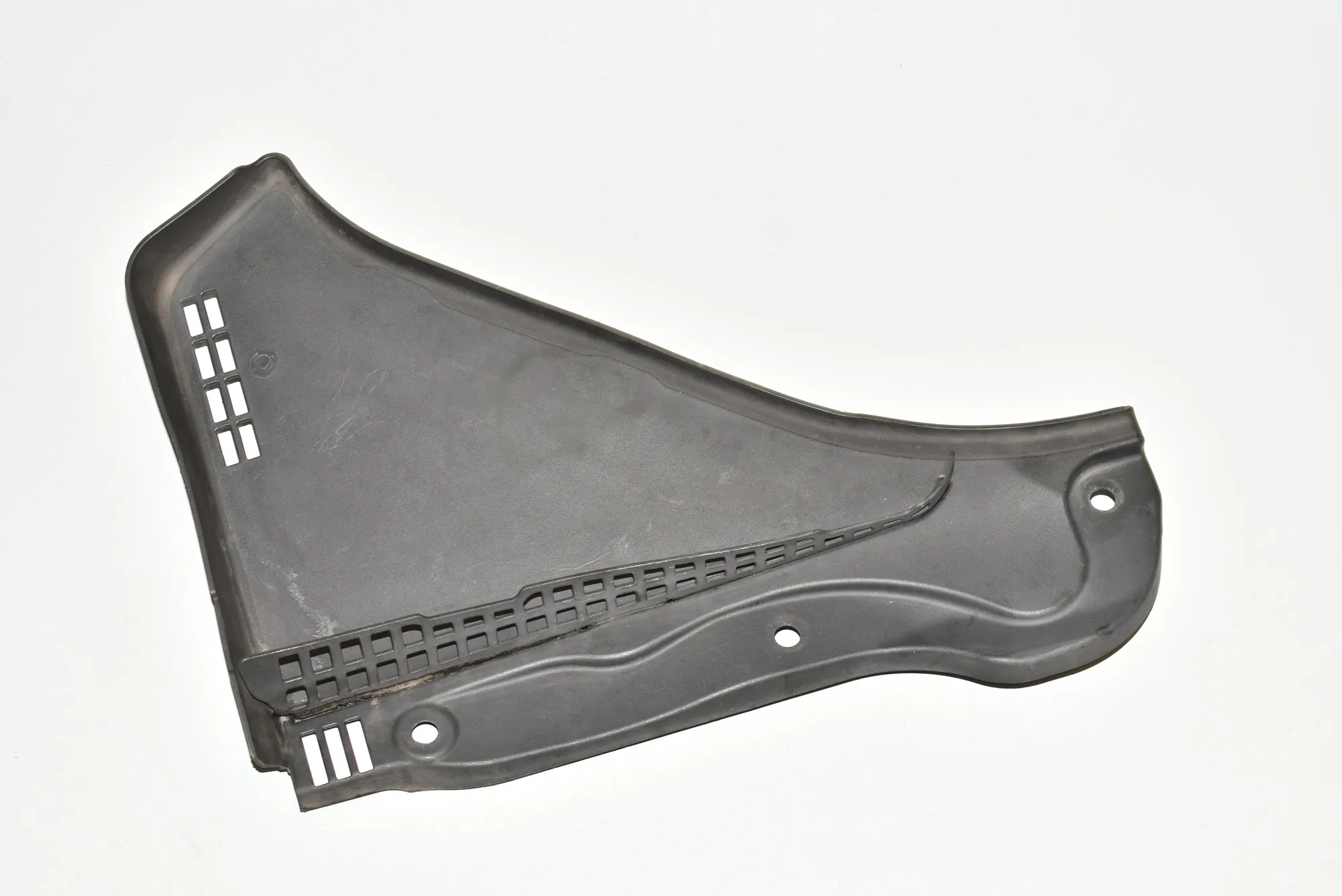 Front Wiper Cowl Trim – OEM 7216977 · BMW 5 Touring (F11) 520 d 2010 – 2