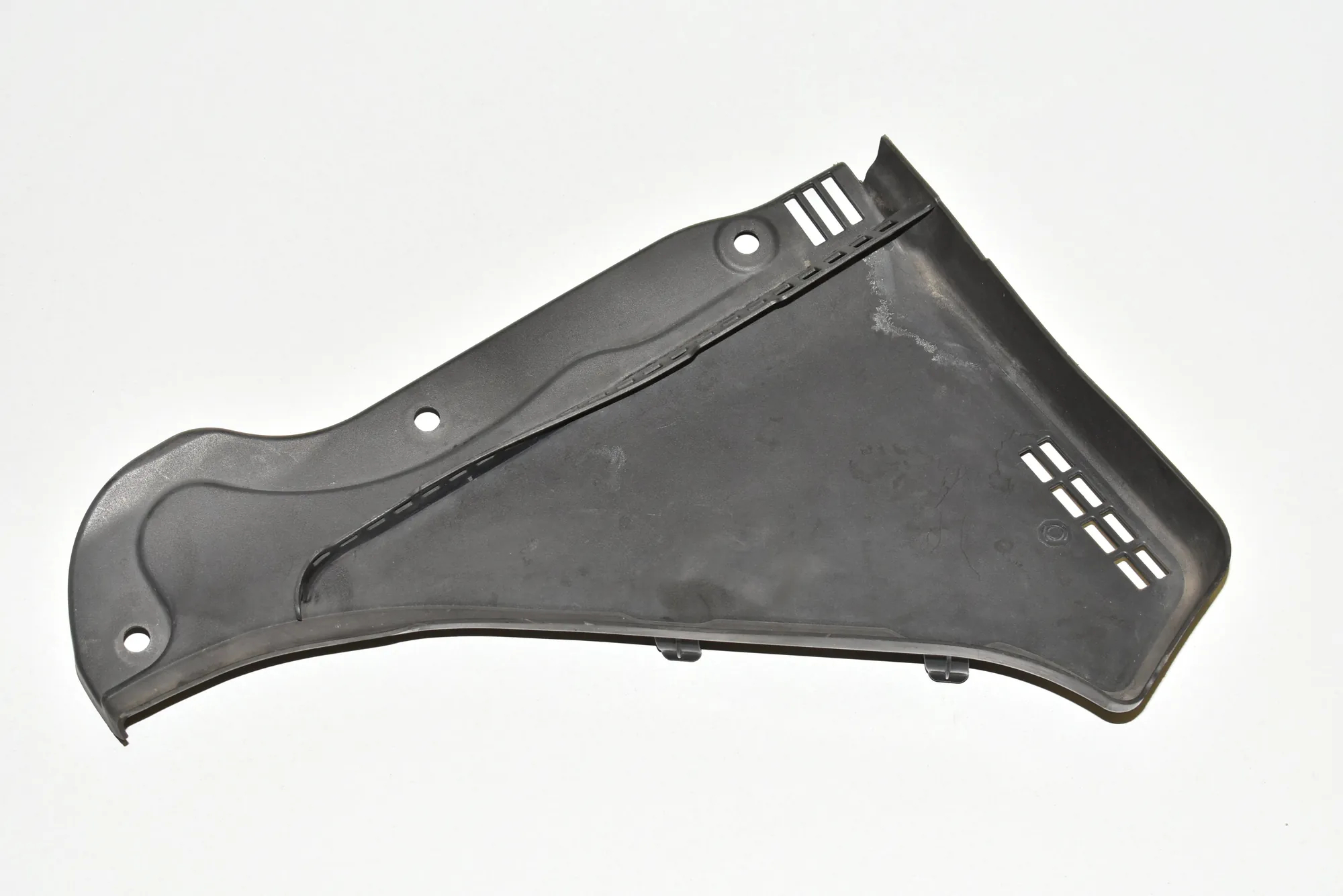 Front Wiper Cowl Trim – OEM 7216977 · BMW 5 Touring (F11) 520 d 2010