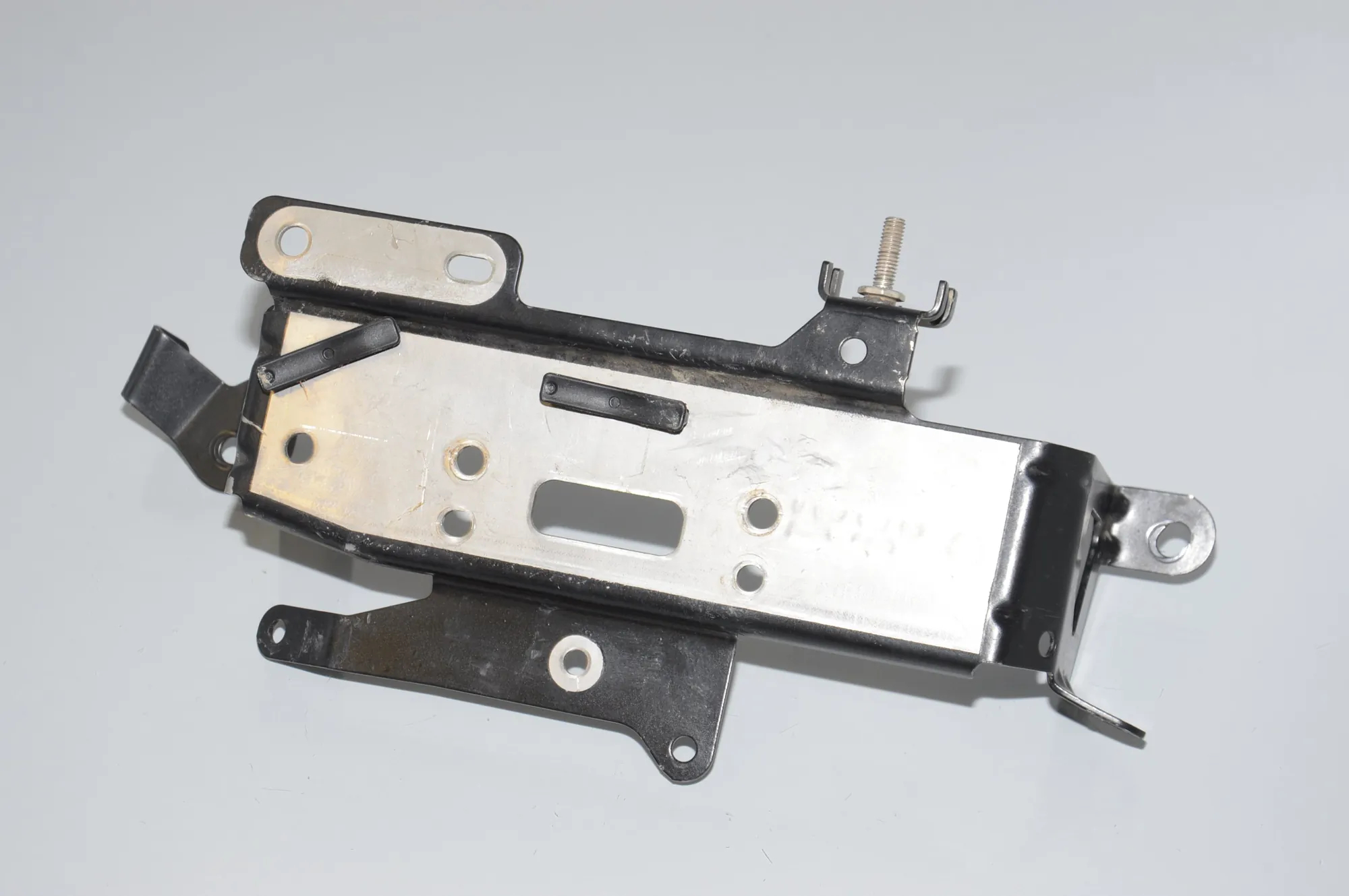 Bracket – OEM 64126834025 · BMW 7 (G11, G12) BMW 7 (G11, G12) 745 Le Plug-in-Hybrid xDrive 2020 – 3