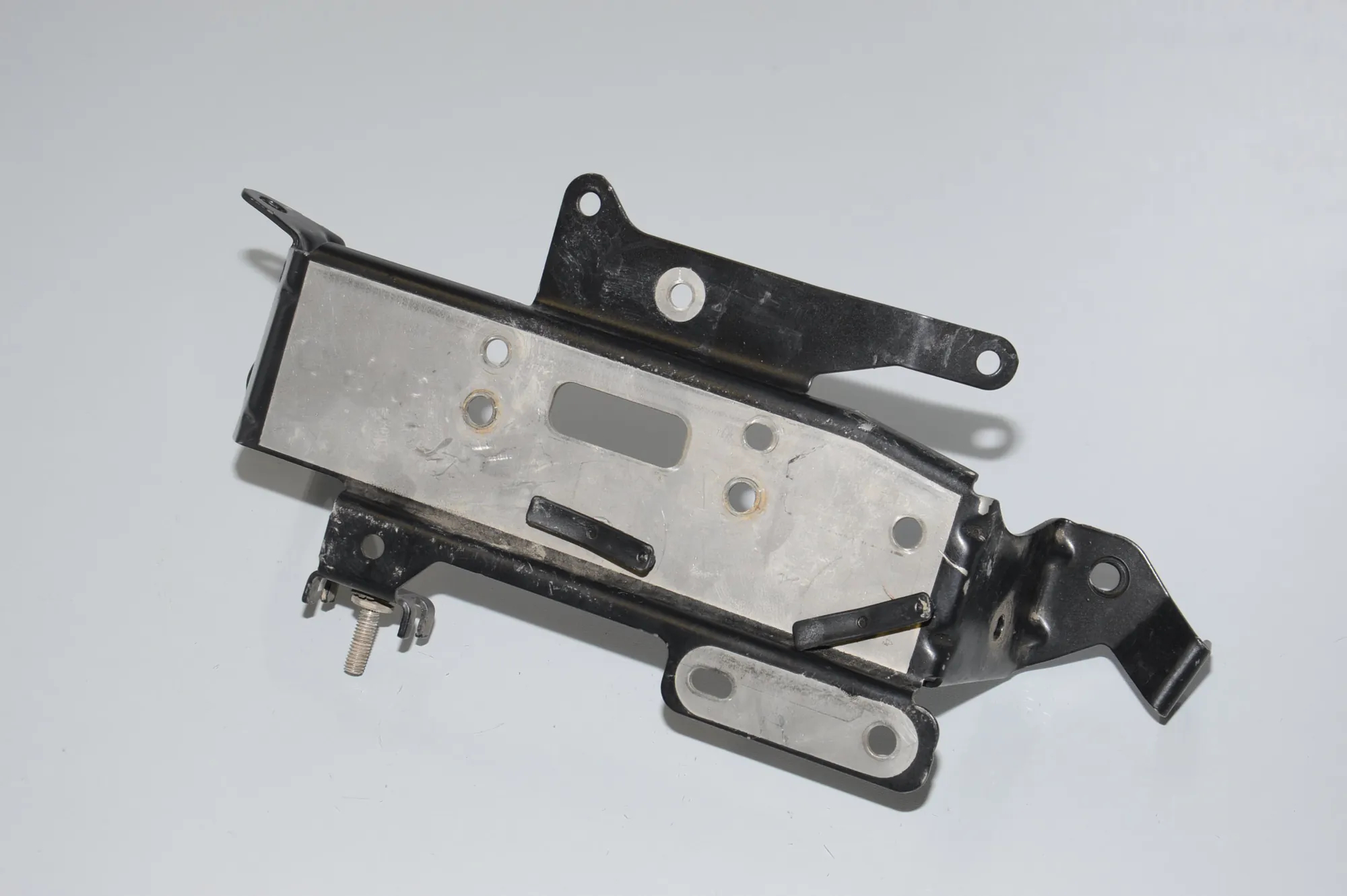 Bracket – OEM 64126834025 · BMW 7 (G11, G12) BMW 7 (G11, G12) 745 Le Plug-in-Hybrid xDrive 2020 – 4