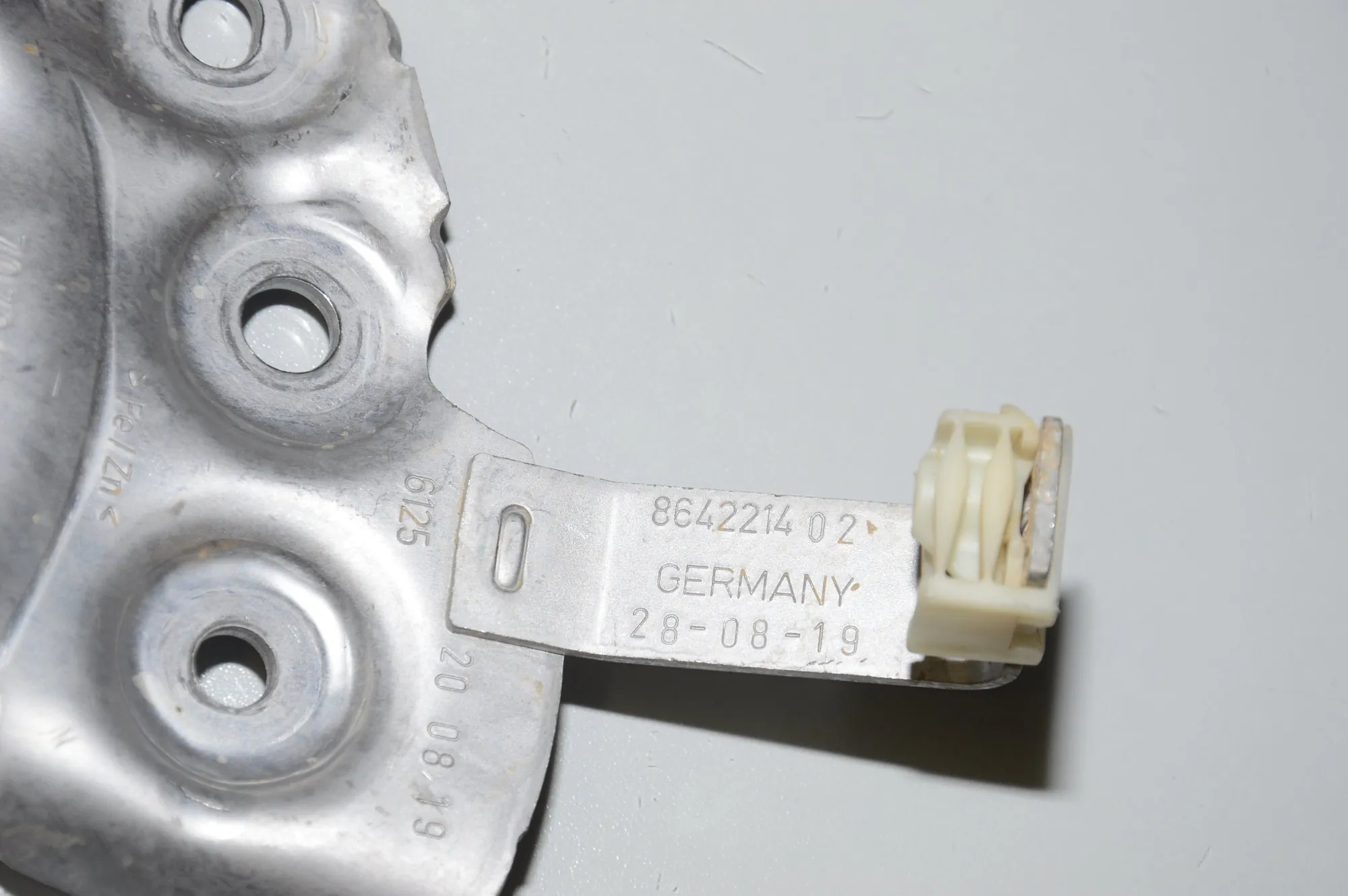 Bracket – OEM 61258642214 · BMW 3 (G20, G28) BMW 3 (G20, G28) 3 (G20) 330 e 2019 – 5