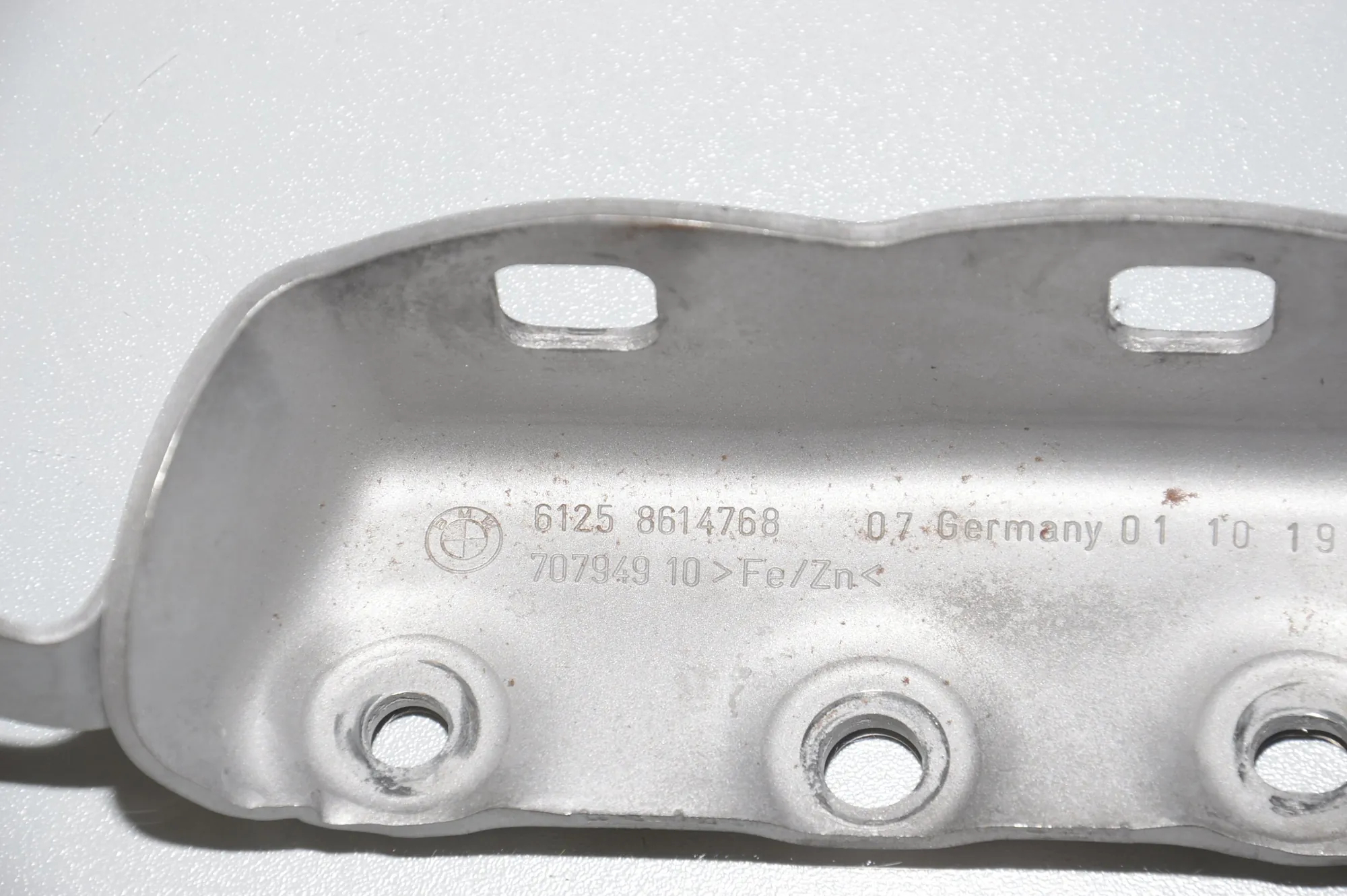 Bracket – OEM 61258614768 · BMW 7 (G11, G12) BMW 7 (G11, G12) 745 Le Plug-in-Hybrid xDrive 2020 – 4