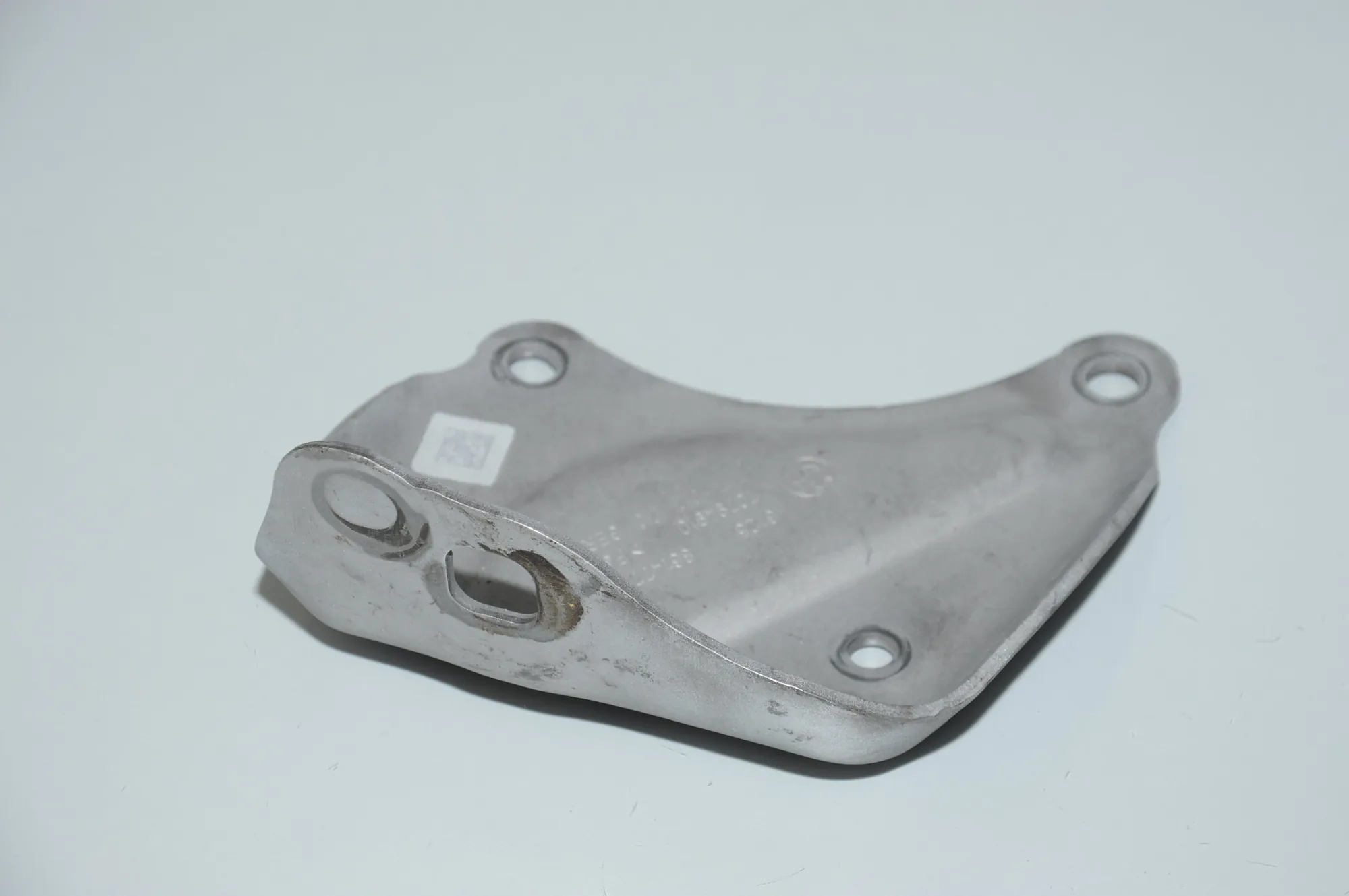 Bracket – OEM 61258614773 · BMW 7 (G11, G12) BMW 7 (G11, G12) 745 Le Plug-in-Hybrid xDrive 2020 – 3