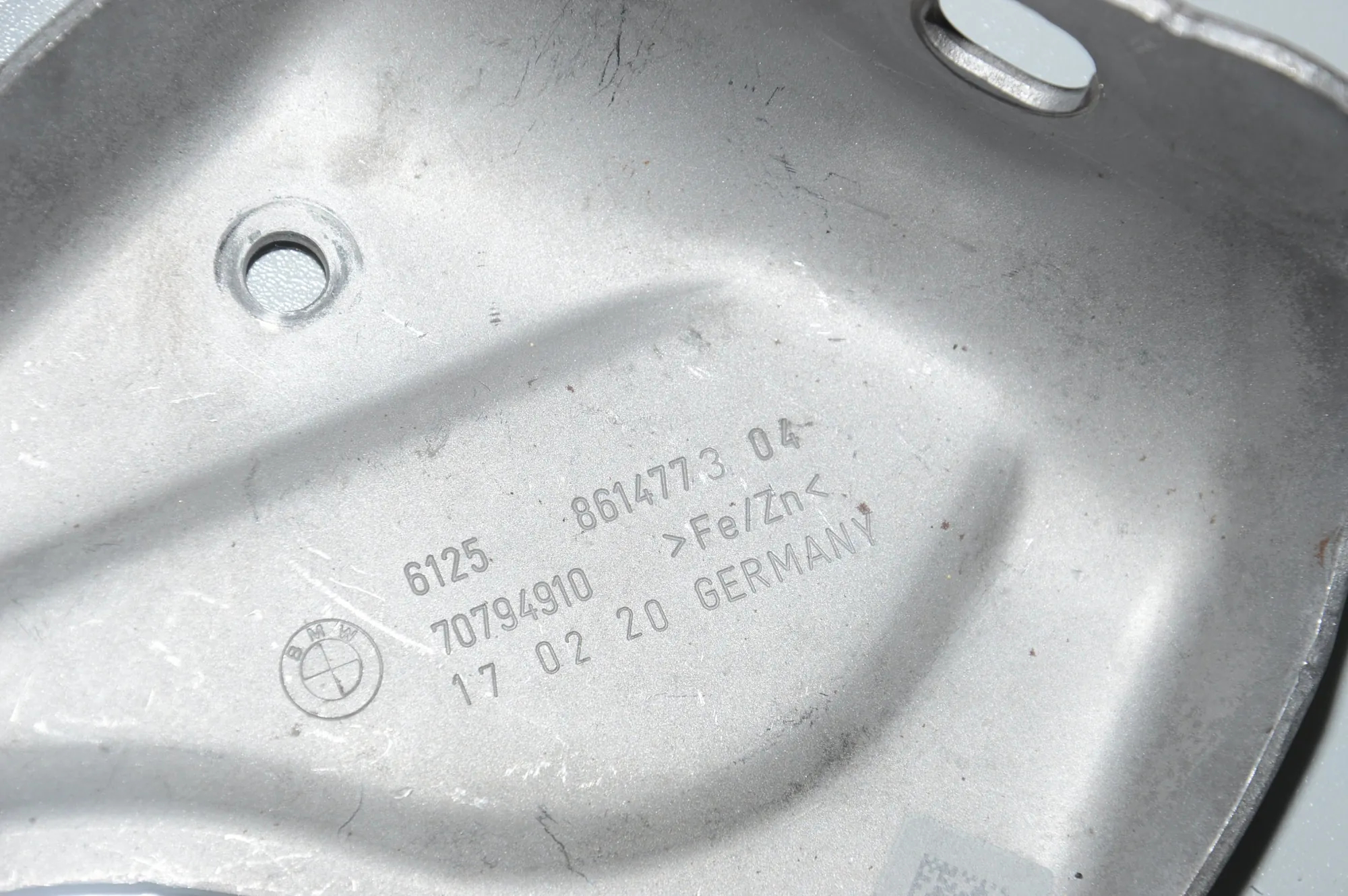 Bracket – OEM 61258614773 · BMW 7 (G11, G12) BMW 7 (G11, G12) 745 Le Plug-in-Hybrid xDrive 2020 – 5