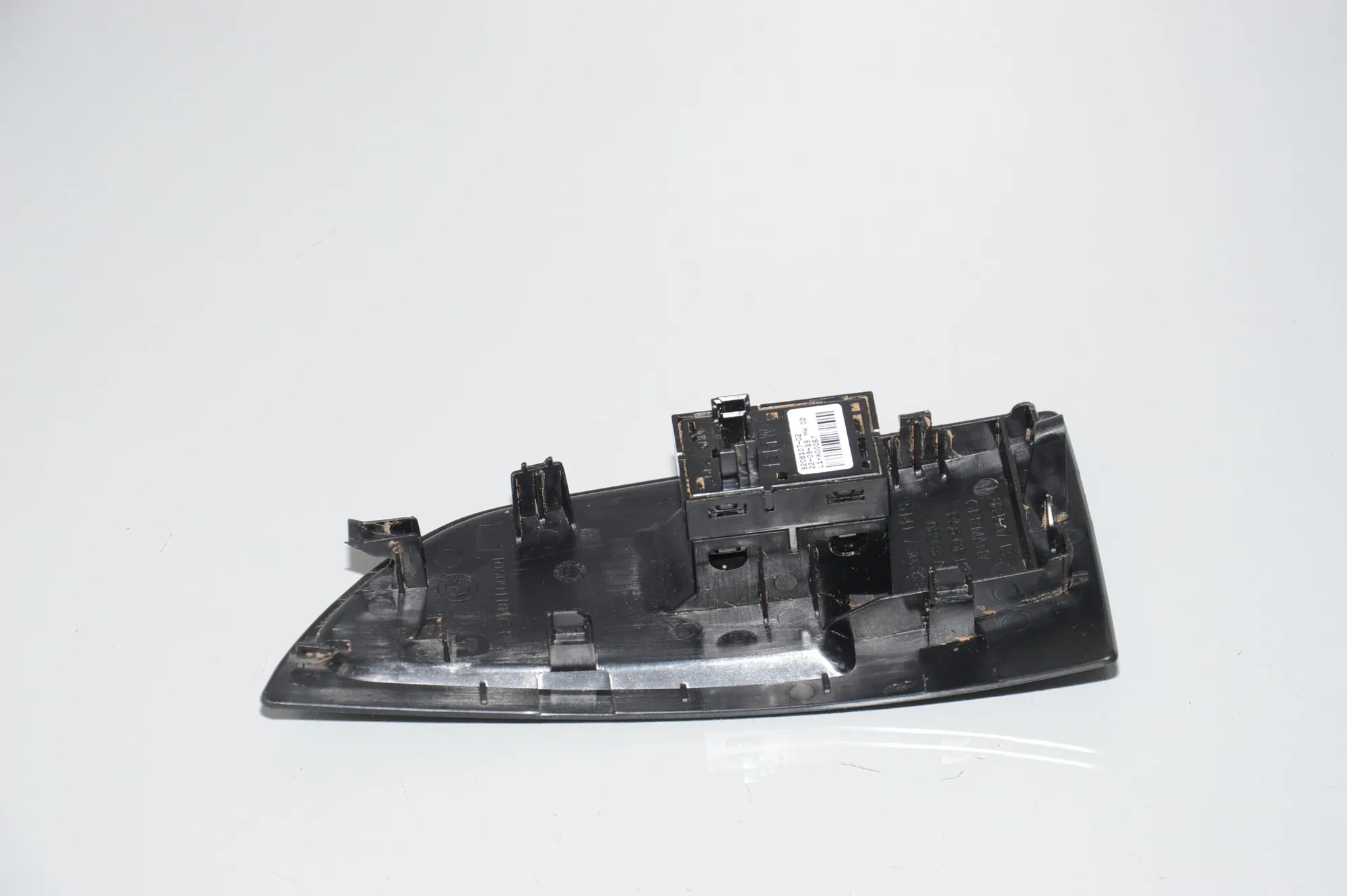 Front Right Door Window Switch – OEM 9208107 · BMW i3 (I01) BMW i3 (I01) Electric 2019 – 4