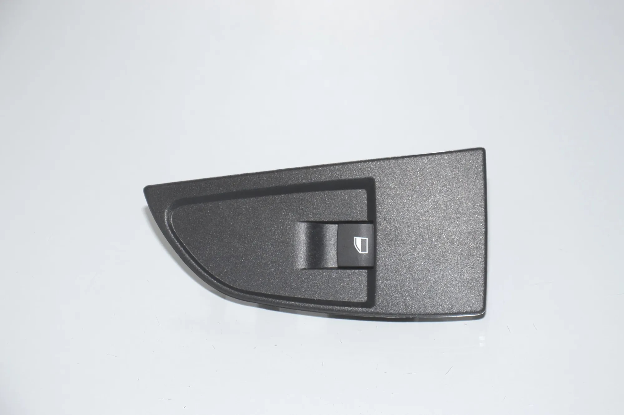 Front Right Door Window Switch – OEM 9208107 · BMW i3 (I01) BMW i3 (I01) Electric 2019