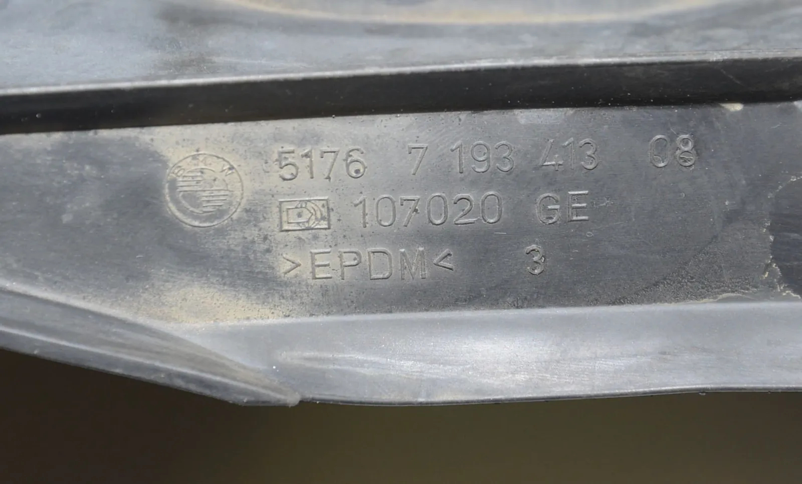 Engine Rubber Seal – OEM 7193413 · BMW 5 Gran Turismo (F07) 530 d 2009 – 6