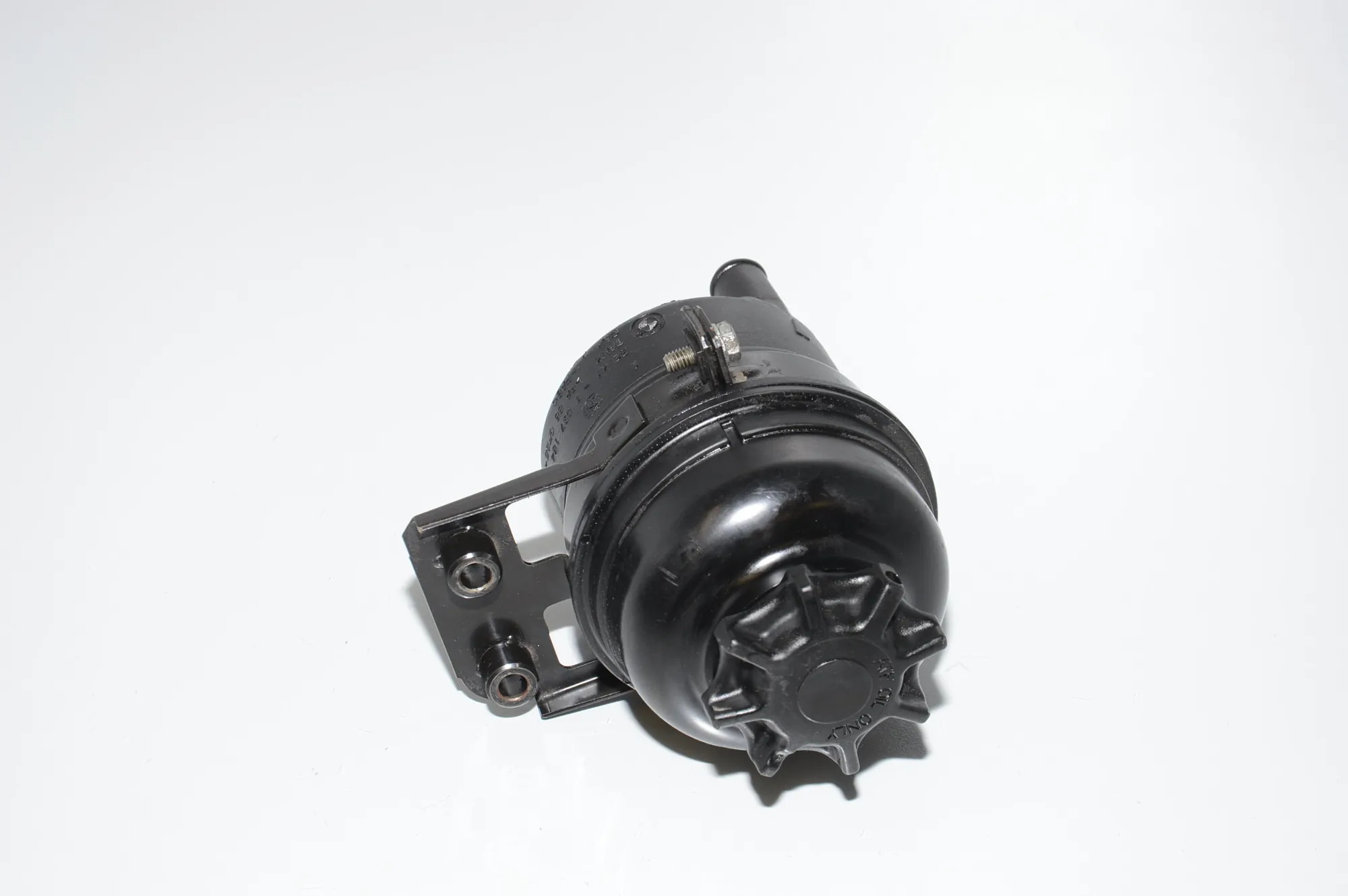 Power Steering Pump Tank – OEM 1097164 · BMW X5 (E53) 4.6 is 2002