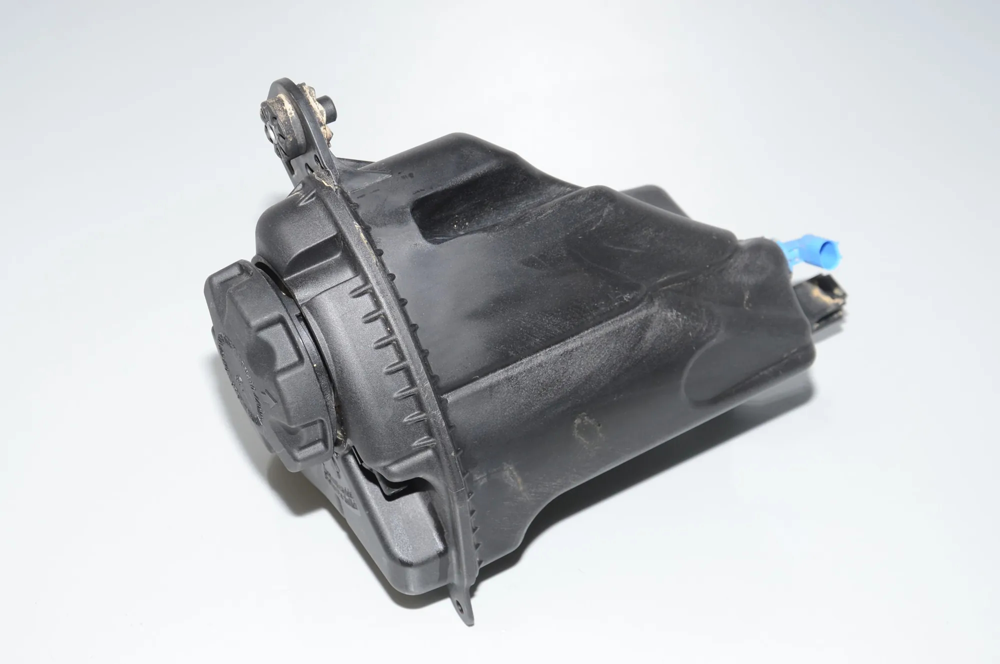 Expansion Tank – OEM 17137601949 · BMW 5 Touring (F11) 520 d 2010