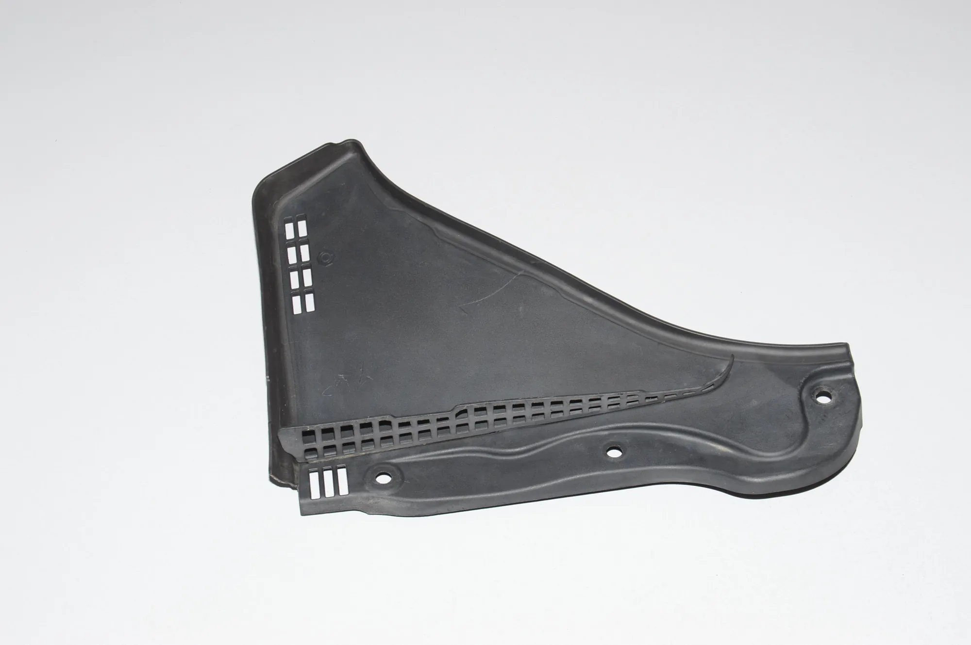 Front Wiper Cowl Trim – OEM 51717216977 · BMW 5 Touring (F11) 520 d 2010