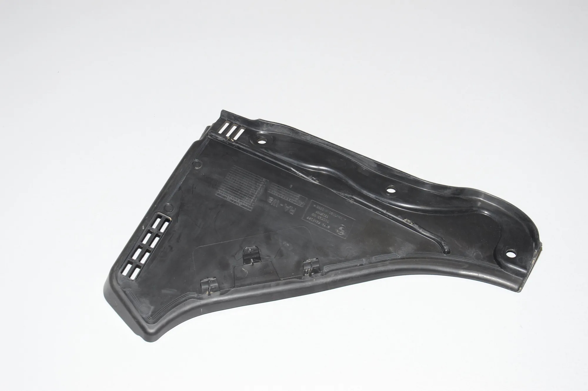 Front Wiper Cowl Trim – OEM 51717216977 · BMW 5 Touring (F11) 520 d 2010 – 4
