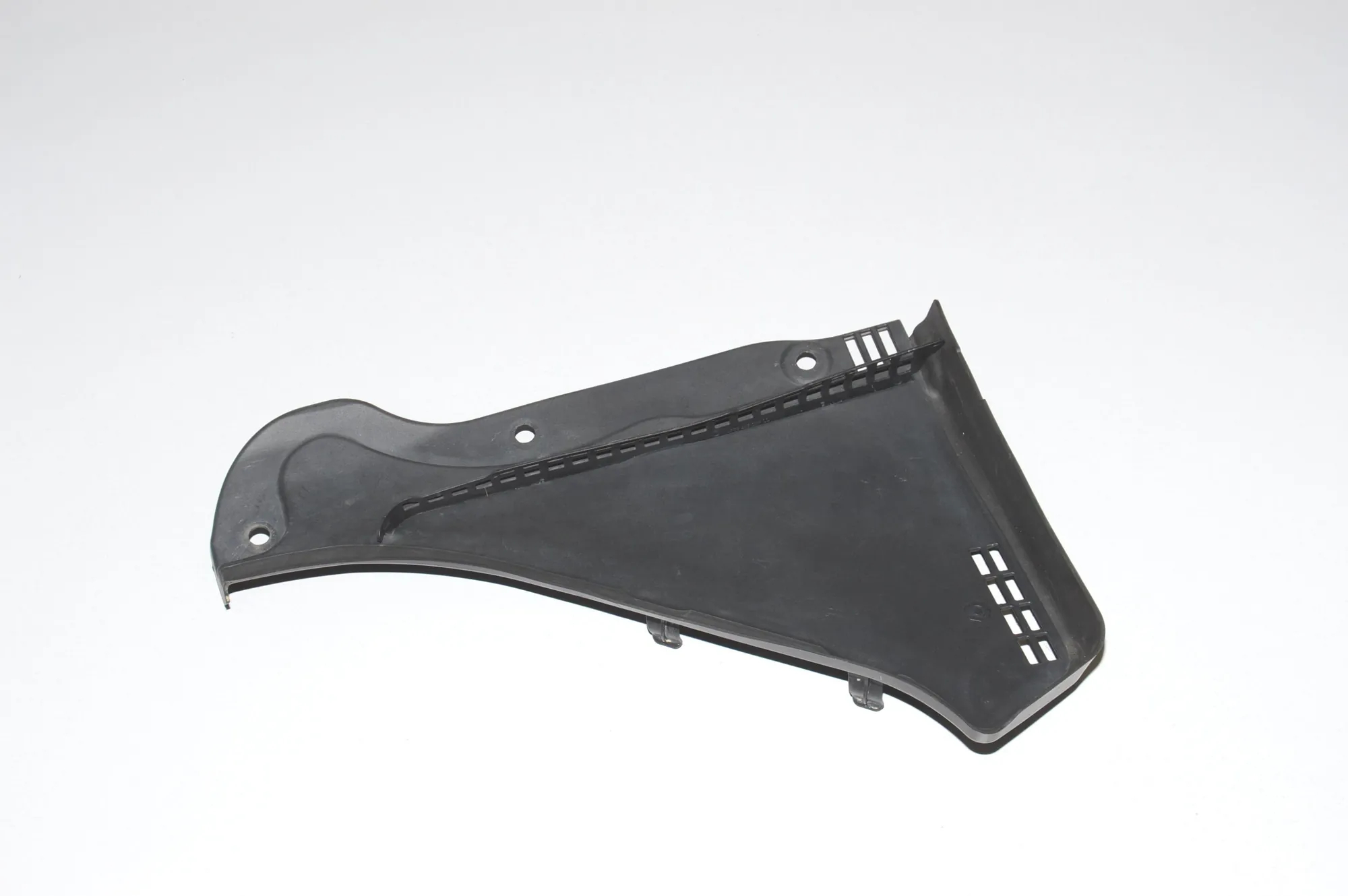 Front Wiper Cowl Trim – OEM 51717216977 · BMW 5 Touring (F11) 520 d 2010 – 2