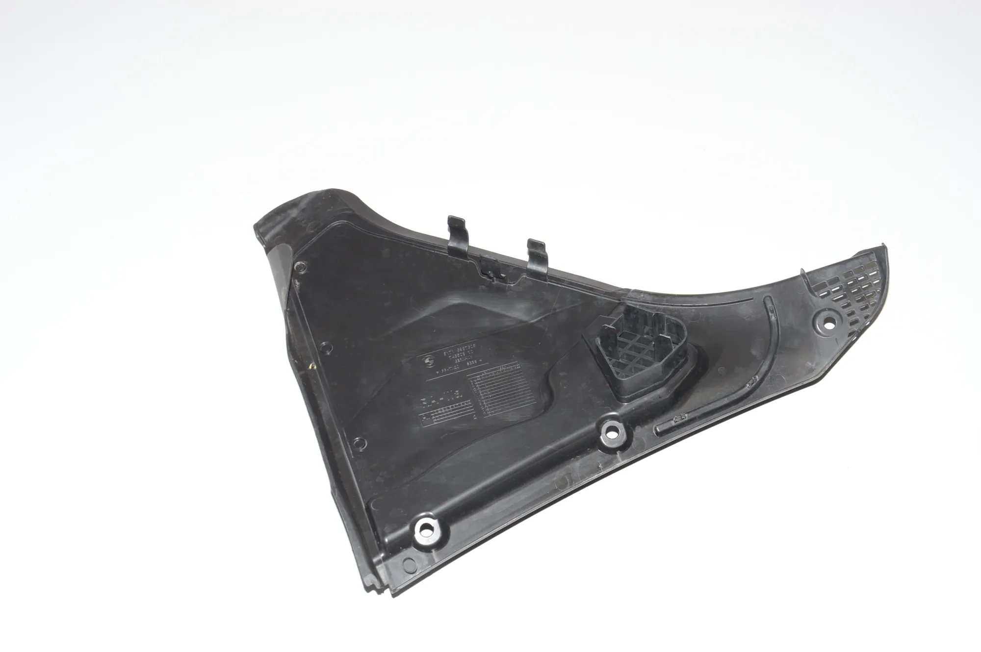 Front Wiper Cowl Trim – OEM 64316987605 · BMW 5 Touring (F11) 520 d 2010 – 4