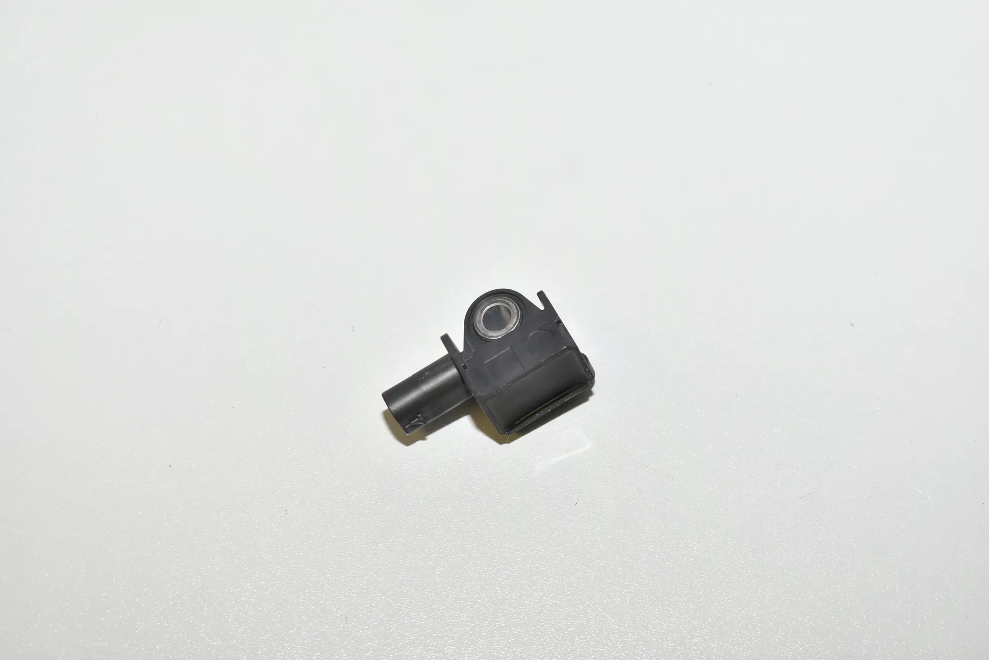 Front Left Impact Sensor – OEM 65779224177 · BMW 6 Coupe (F13) M6 2015