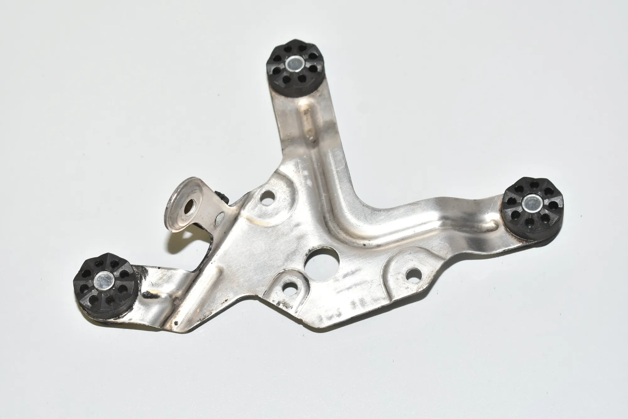 ABS Pump Holder – OEM 34512284457 · BMW 6 Coupe (F13) M6 2015 – 3