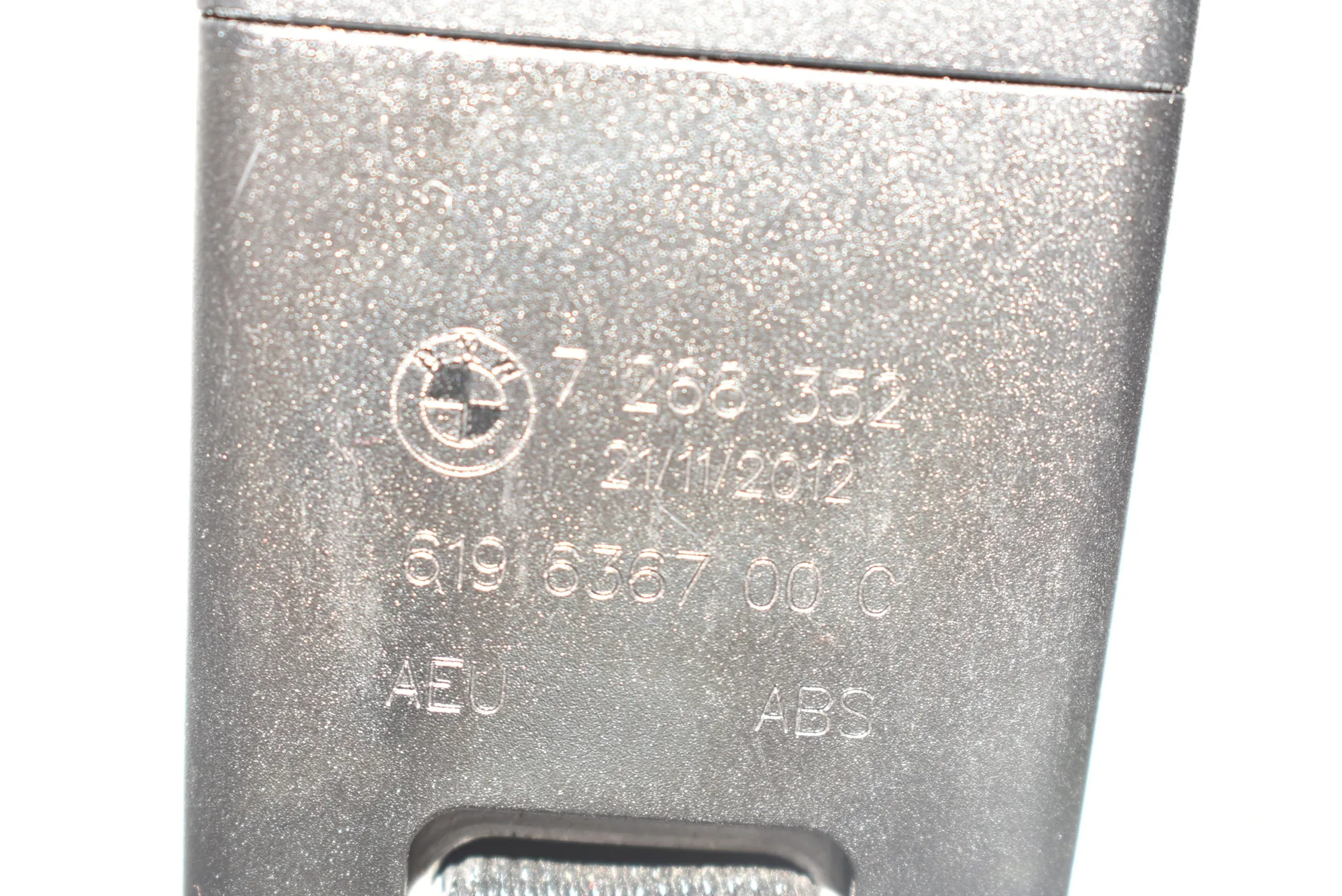 Rear Left Seat Buckle – OEM 72117266352 · BMW 3 Touring (F31) 330 d 2012 – 4