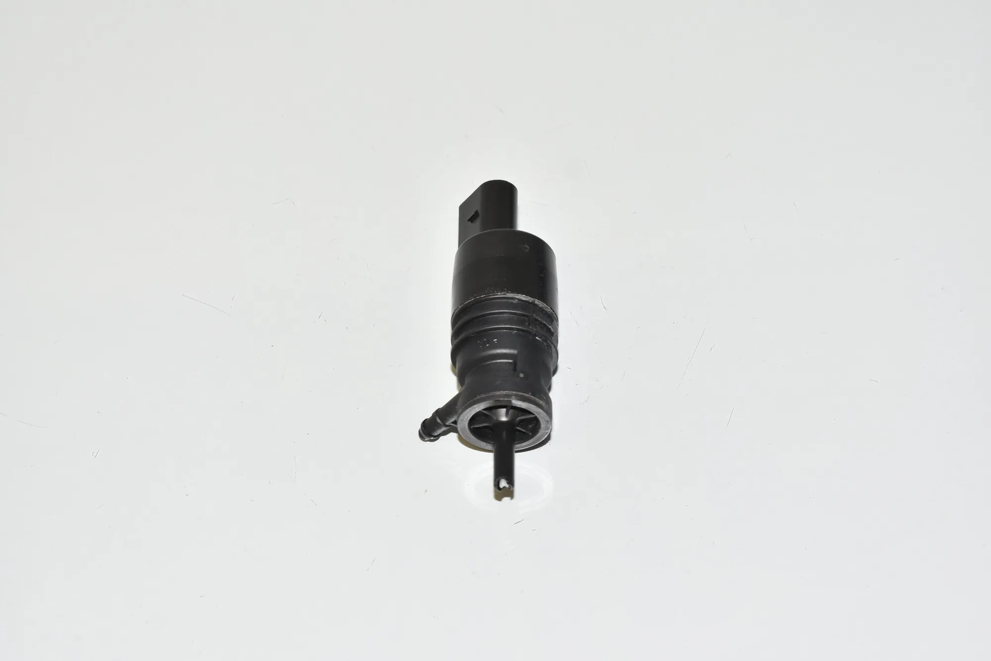 Washer Tank Motor – OEM 7302589 · BMW 3 Touring (F31) 330 d 2012 – 2