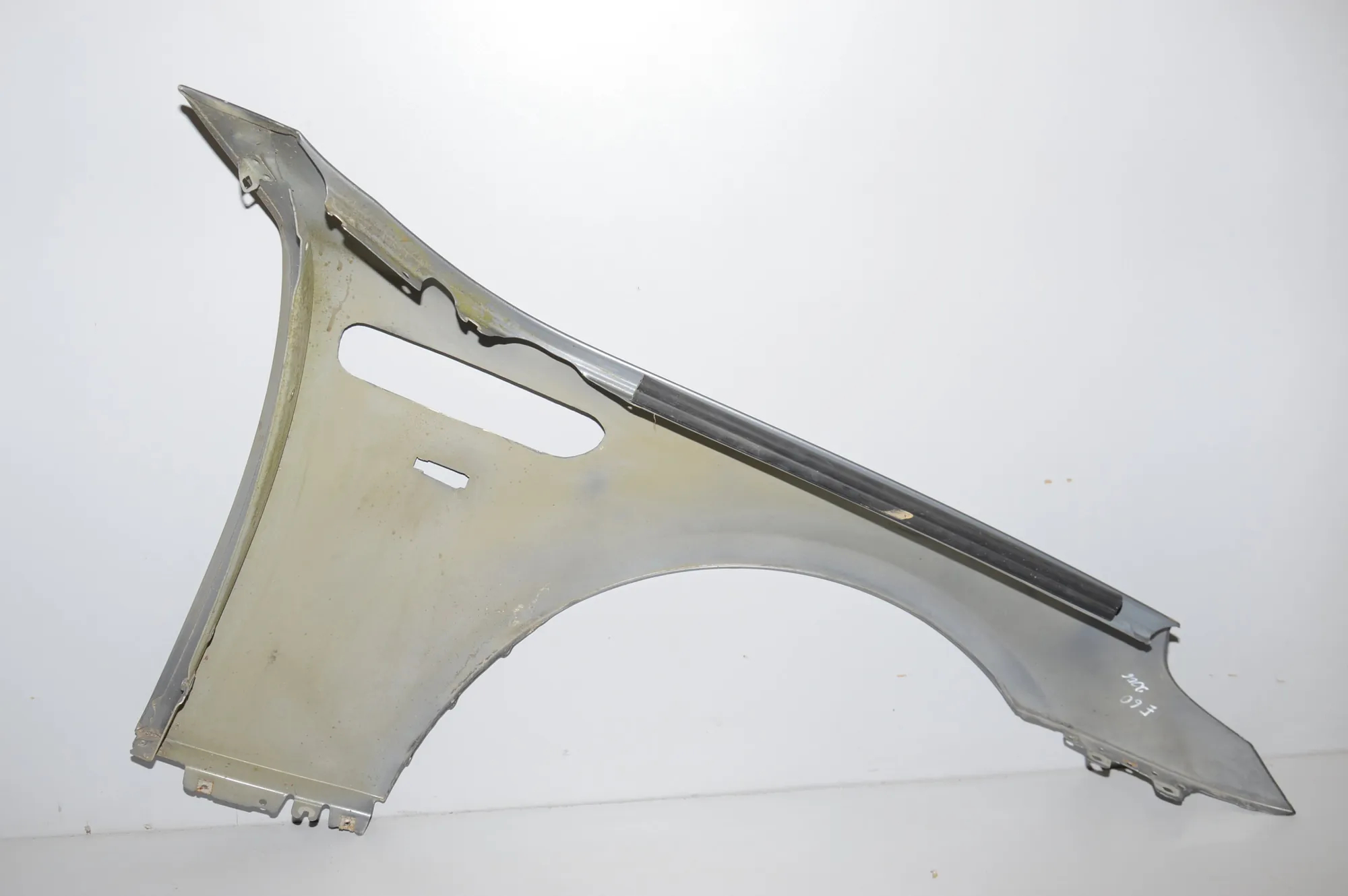 Front Left Fender · BMW 5 (E60) BMW 5 (E60) 520 d 2006 – 3