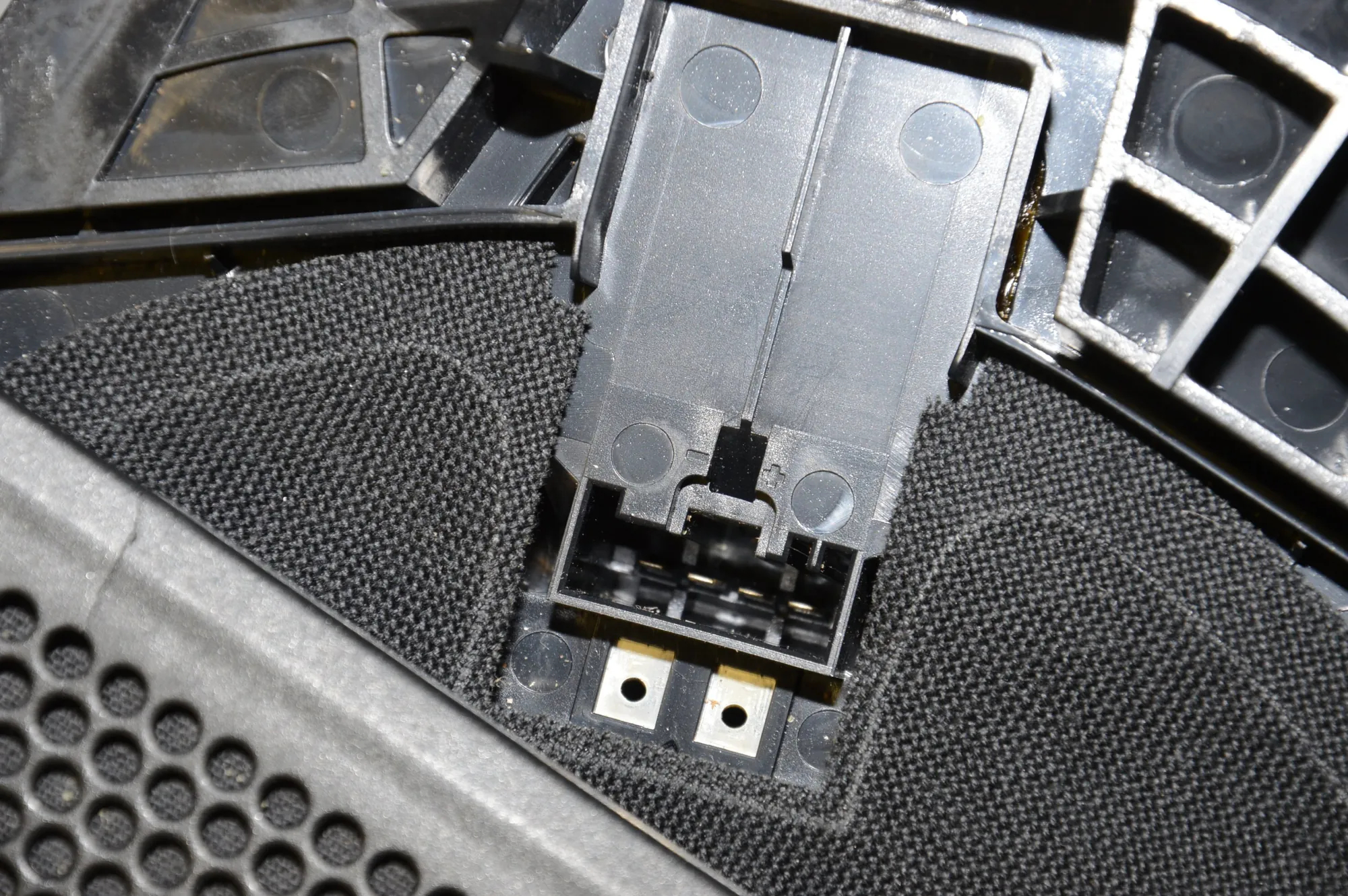 Left Side Floor Subwoofer – OEM 9204785 · BMW 3 Touring (E91) 330 d 2010 – 5