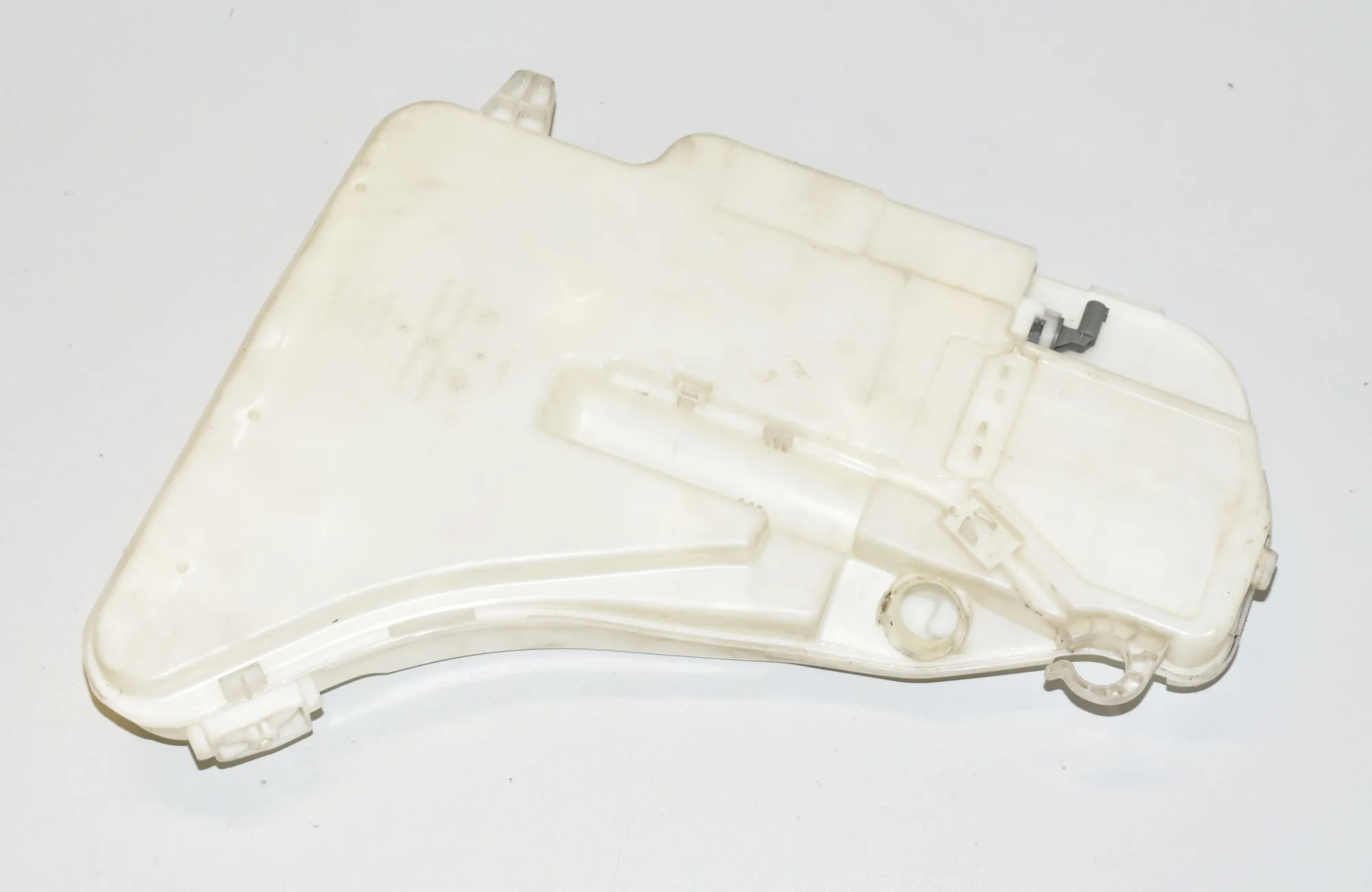 Window Washer Tank – OEM 7269665 · BMW 5 Touring (F11) M 550 d xDrive 2012 – 3