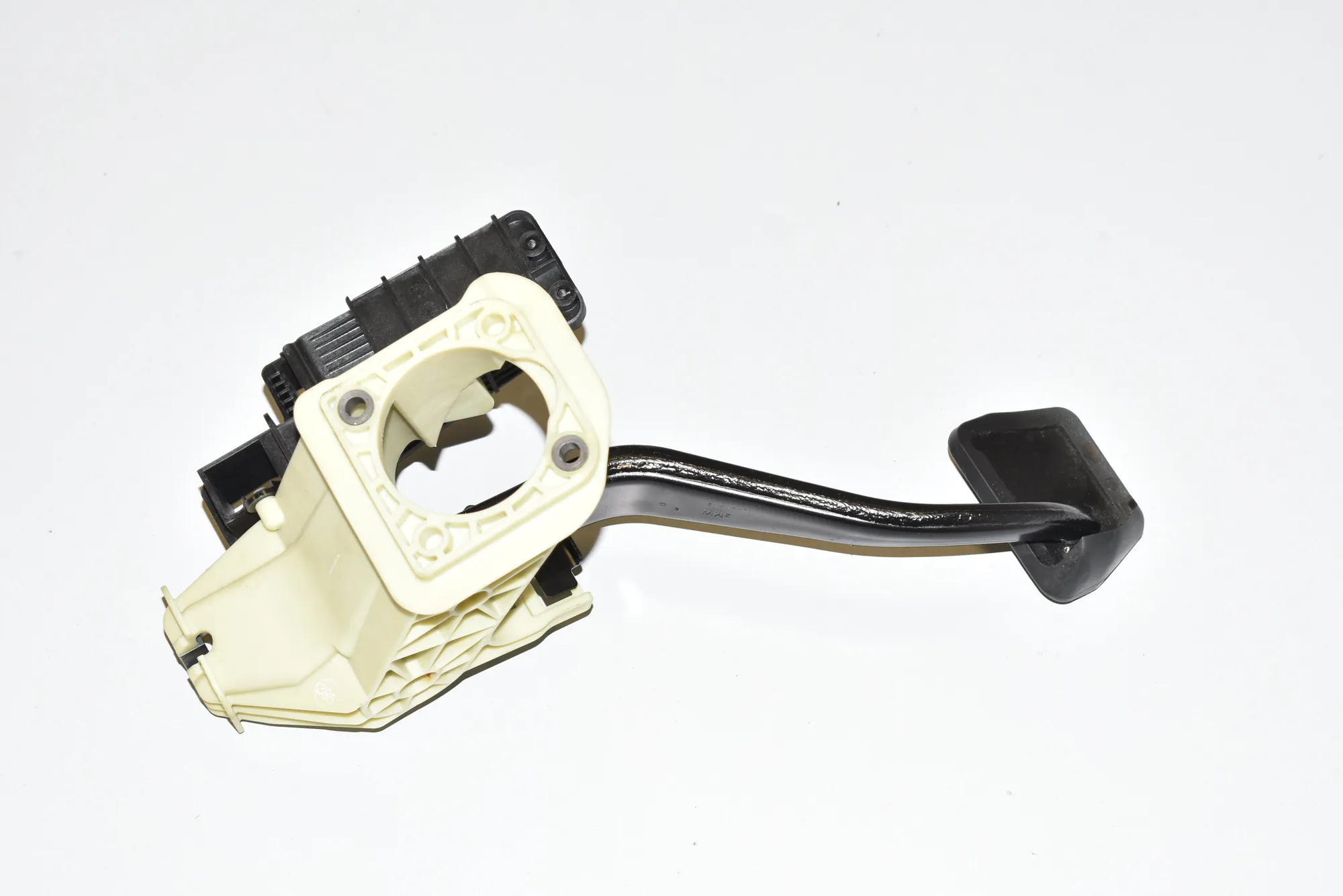 Brake Pedal – OEM 6775368 · BMW 5 Touring (F11) M 550 d xDrive 2012 – 3