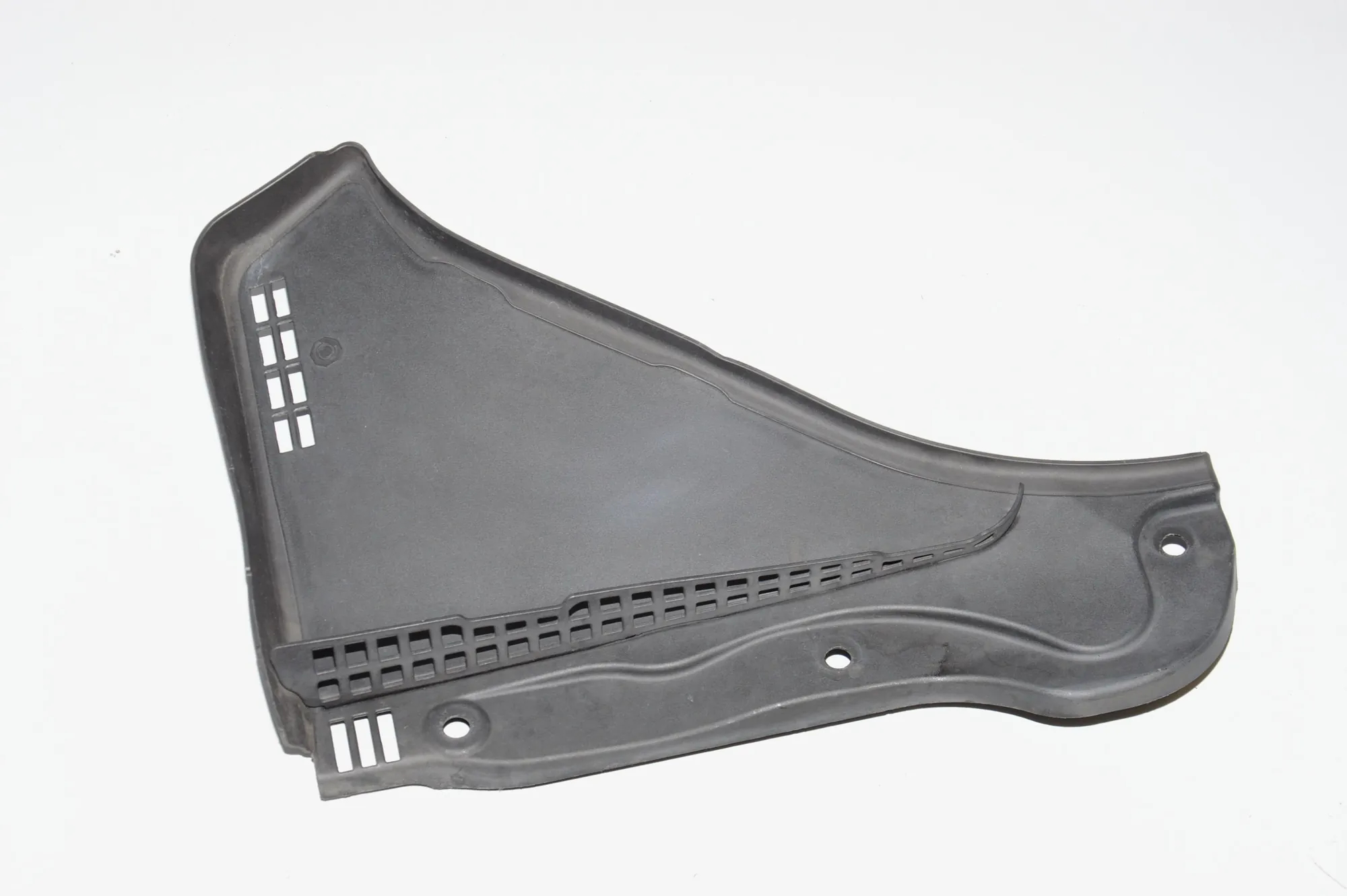 Front Wiper Cowl Trim – OEM 7216977 · BMW 5 Touring (F11) M 550 d xDrive 2012 – 2