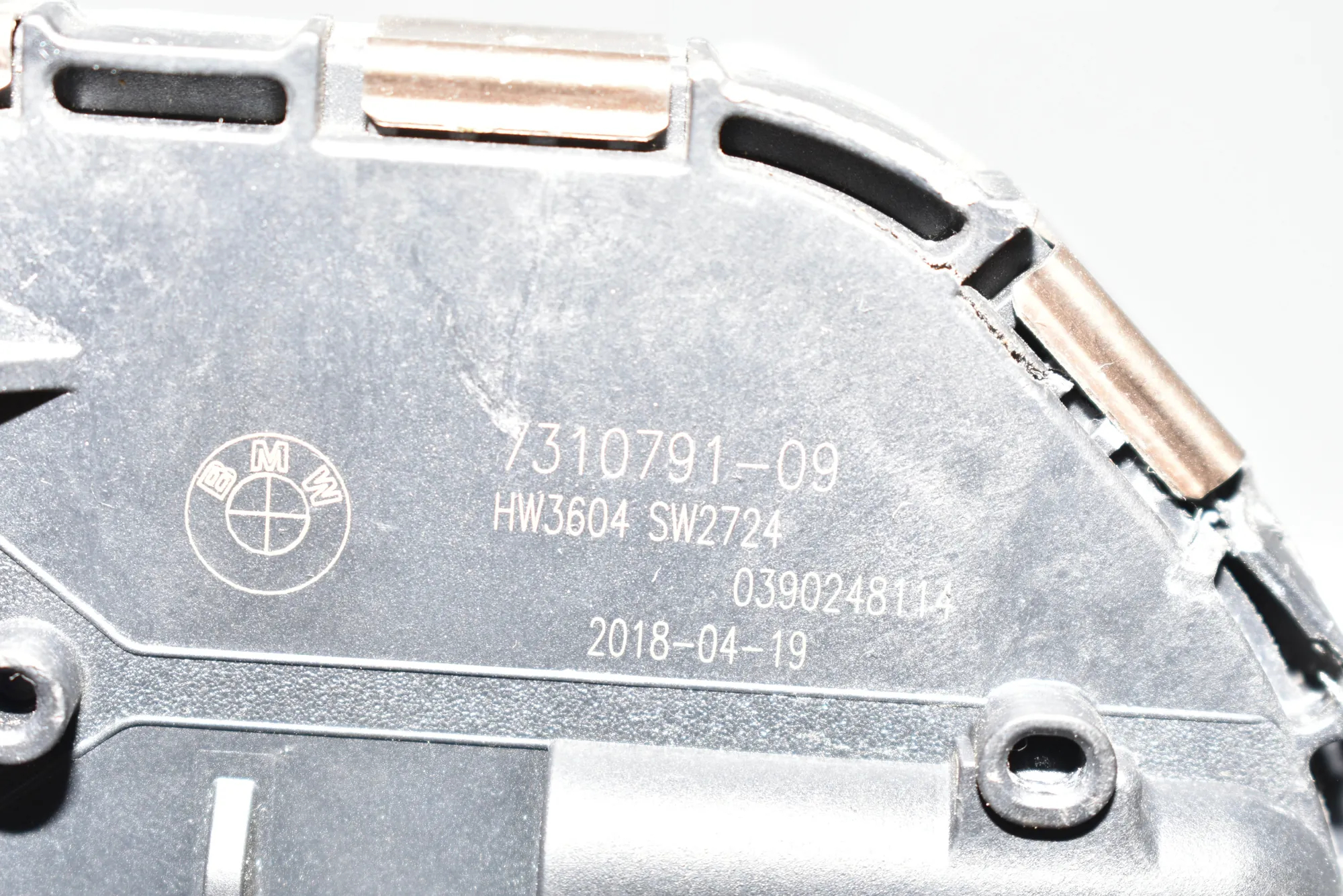 Front Windshield Wiper Mechanism – OEM 7310791 · BMW i8 (I12) BMW i8 (I12) hybrid 2017 – 5