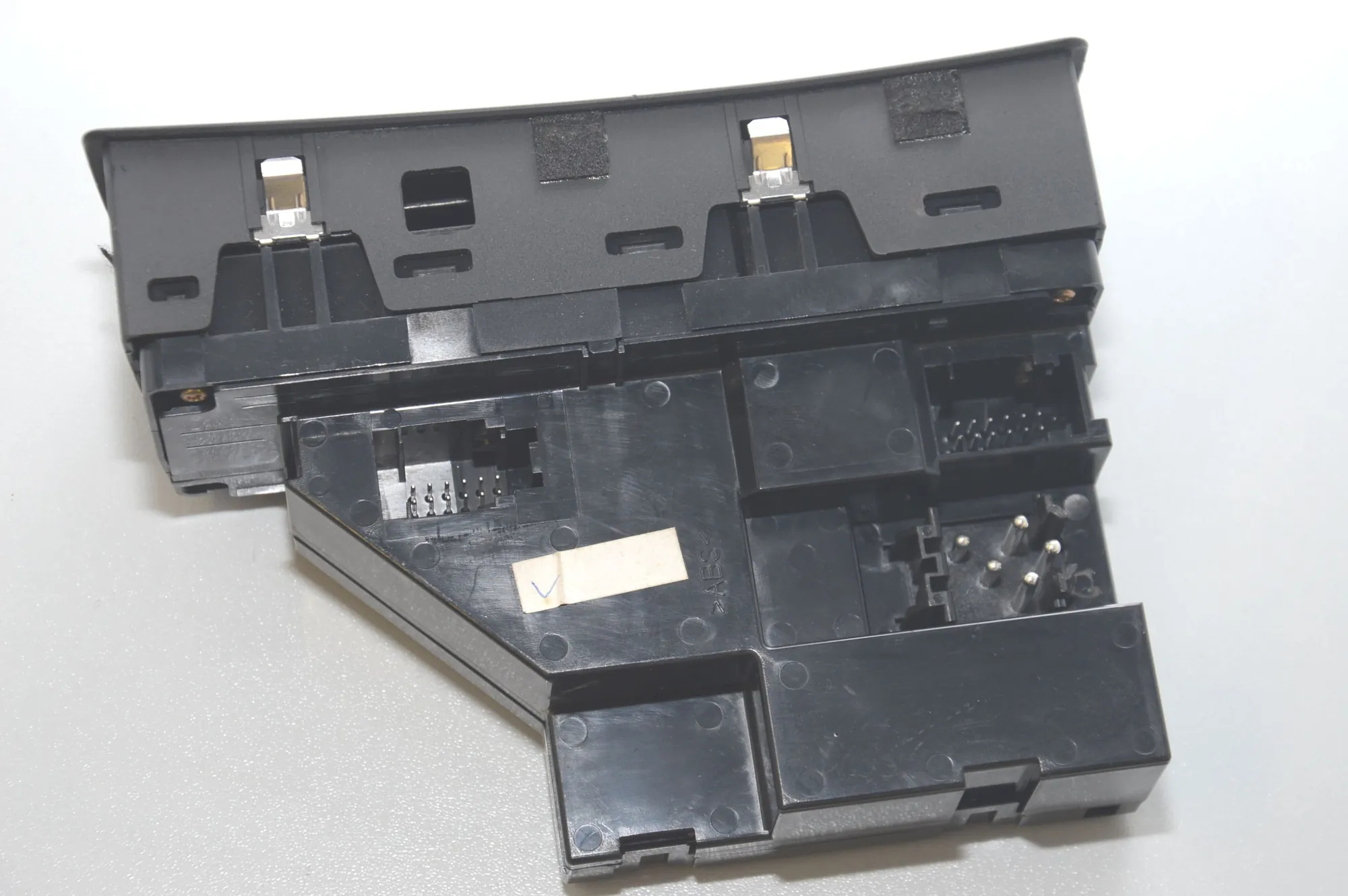 Front Left Door Window Switch – OEM 6937484 · BMW X5 (E53) 4.6 is 2003 – 3