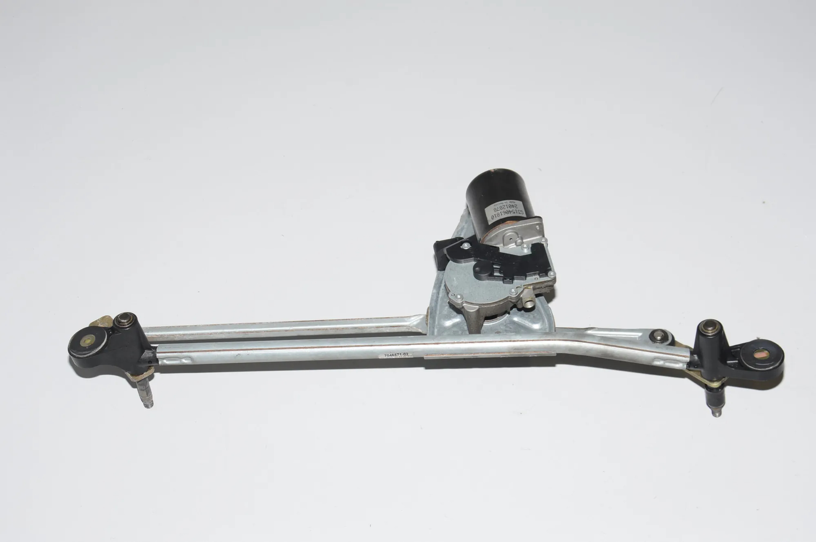Front Windshield Wiper Mechanism – OEM 7046571 · BMW X5 (E53) 4.6 is 2003 – 2