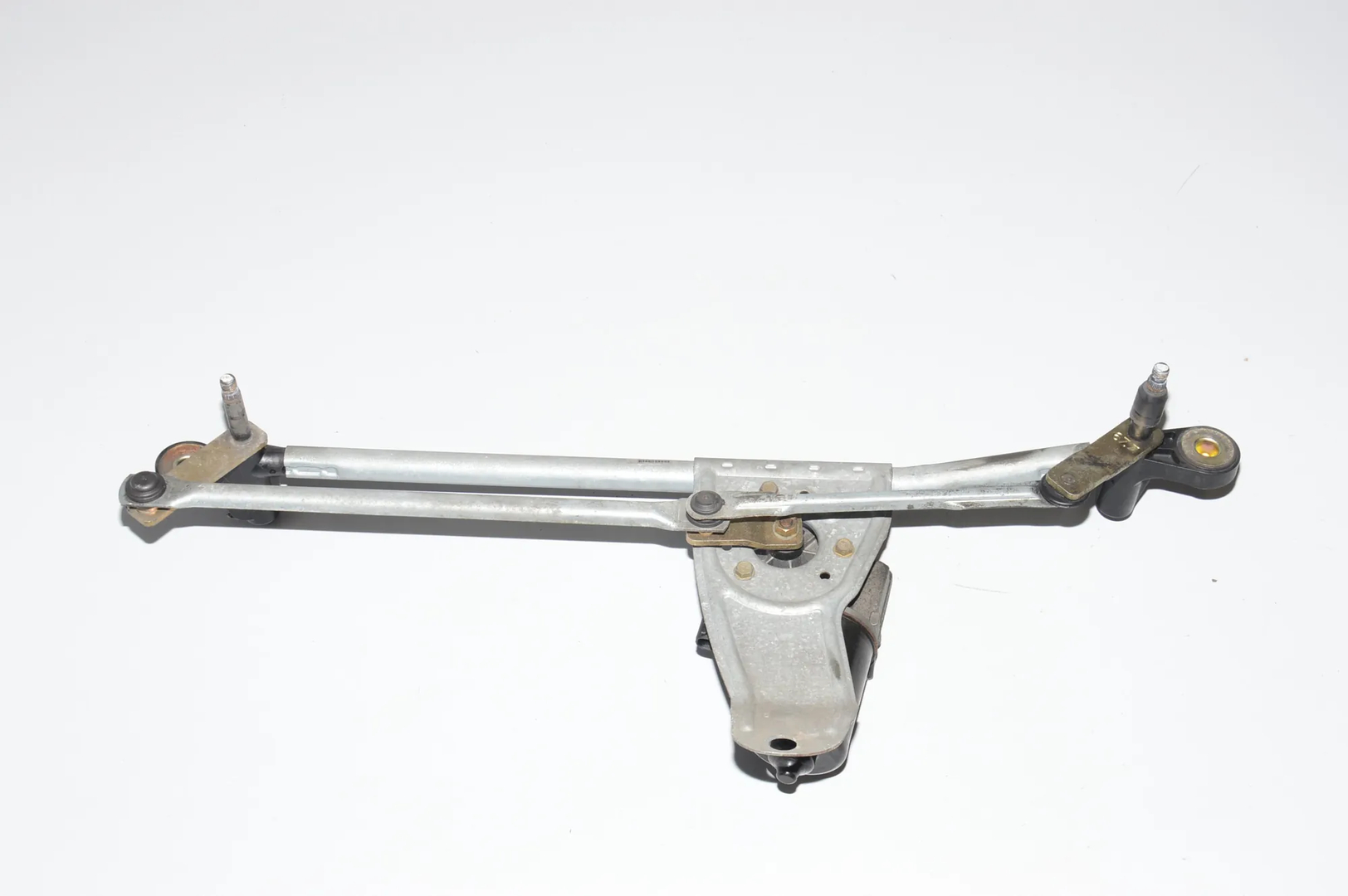 Front Windshield Wiper Mechanism – OEM 7046571 · BMW X5 (E53) 4.6 is 2003 – 3