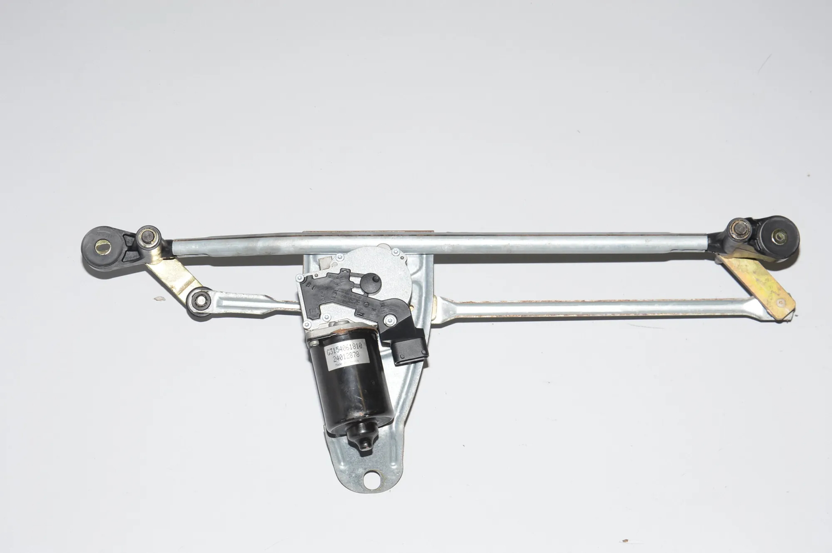 Front Windshield Wiper Mechanism – OEM 7046571 · BMW X5 (E53) 4.6 is 2003
